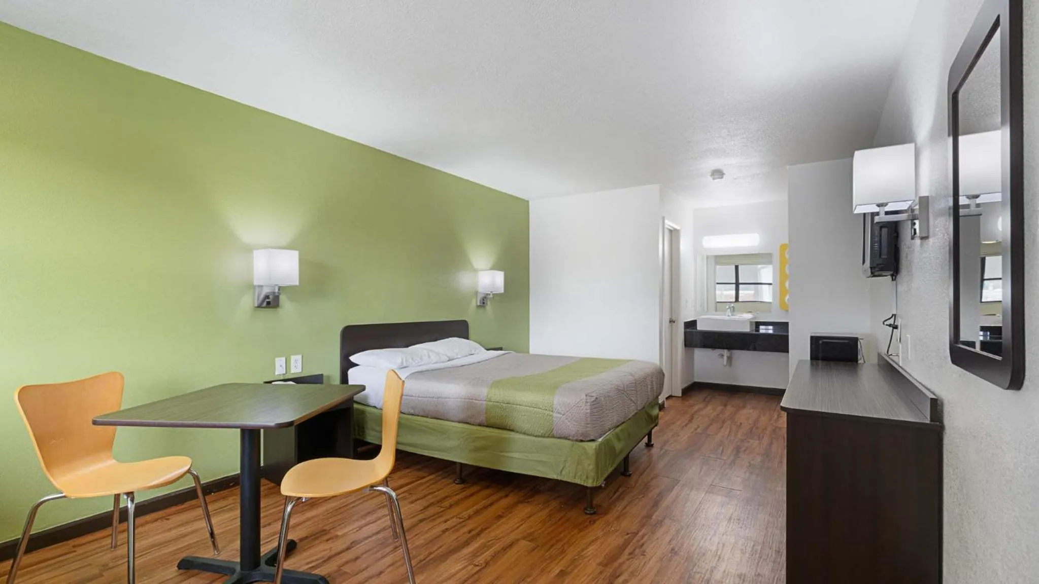 Bed in Motel 6 Chattanooga, TN