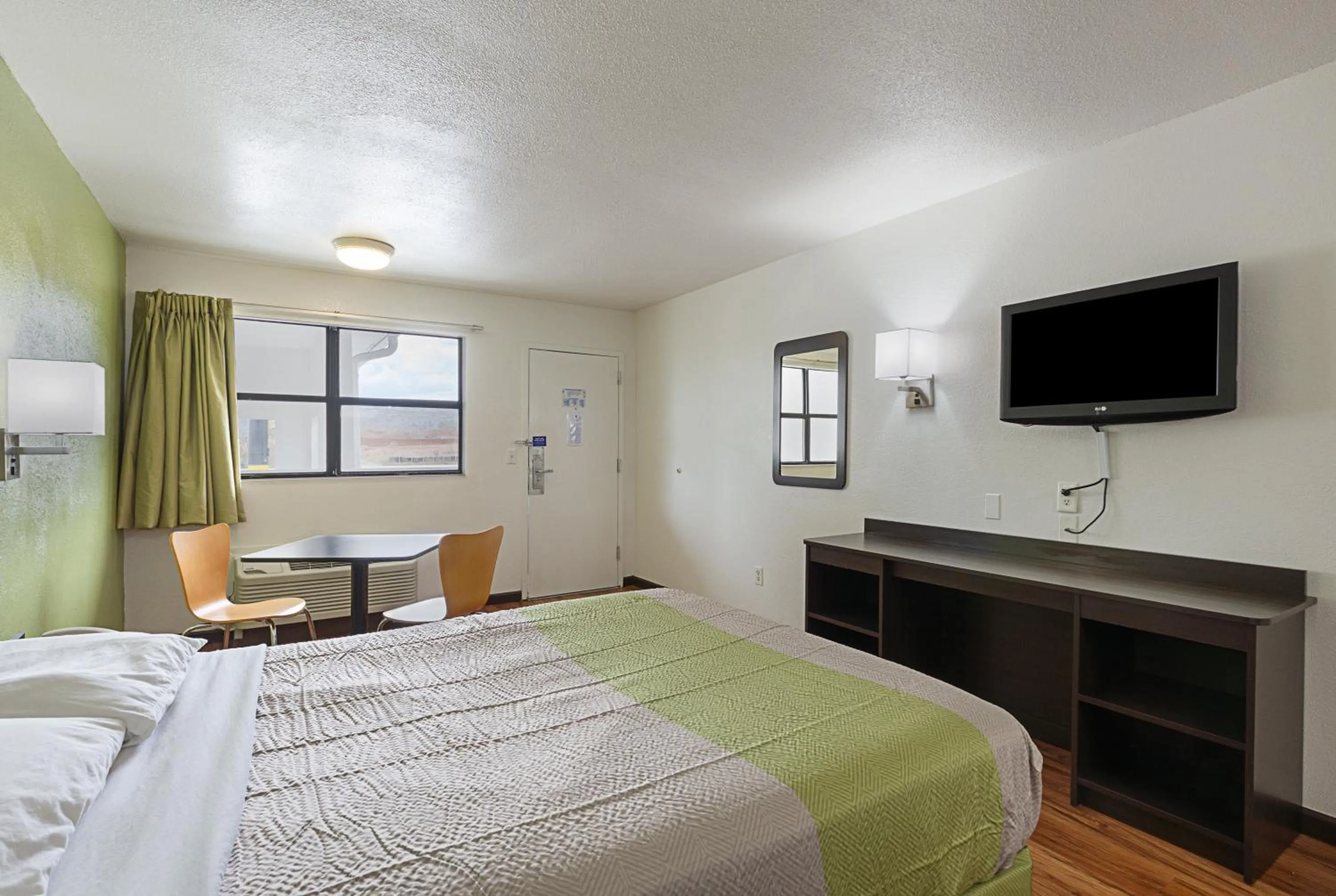 Bedroom, Bed in Motel 6 Chattanooga, TN