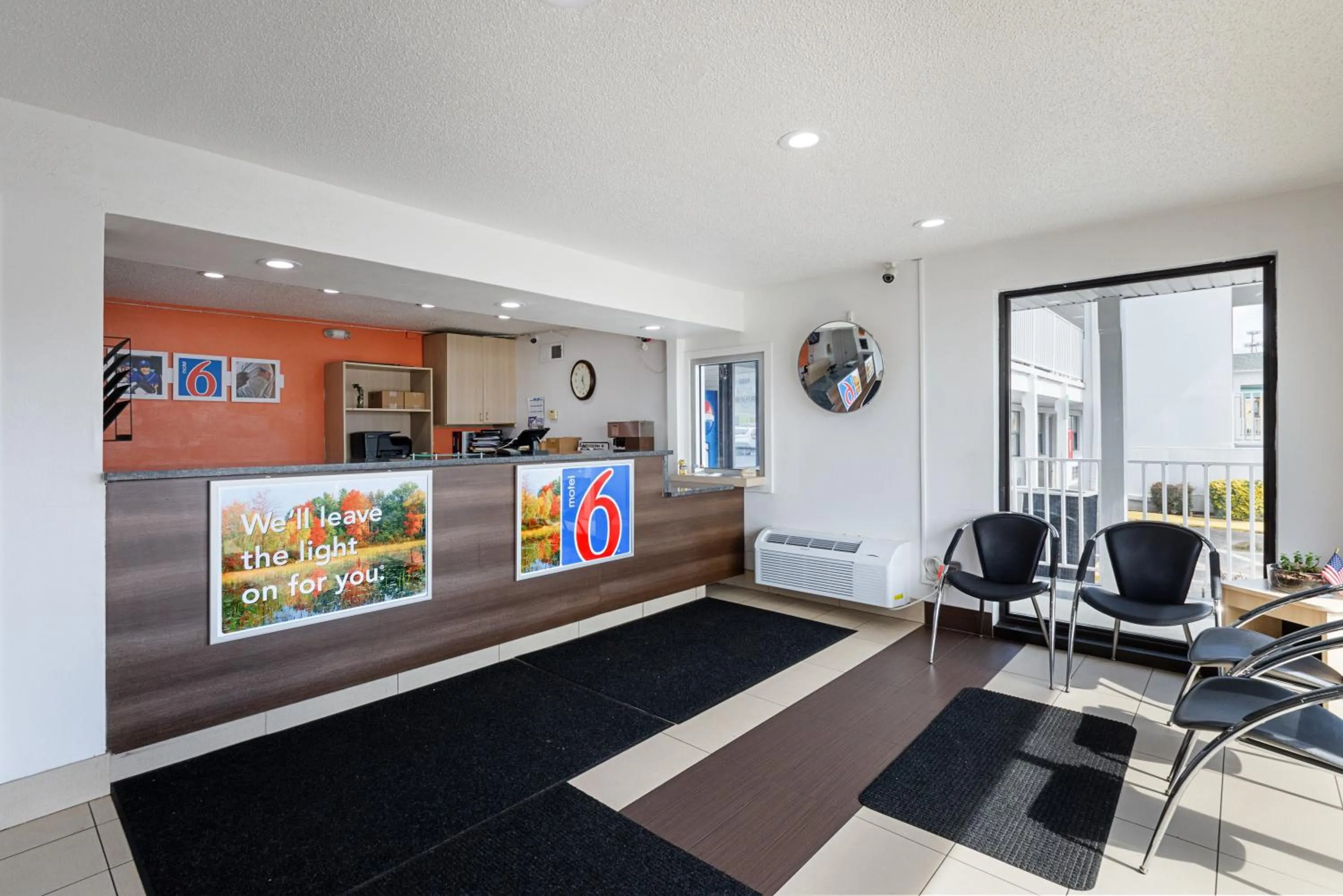 Lobby or reception in Motel 6 Chattanooga, TN