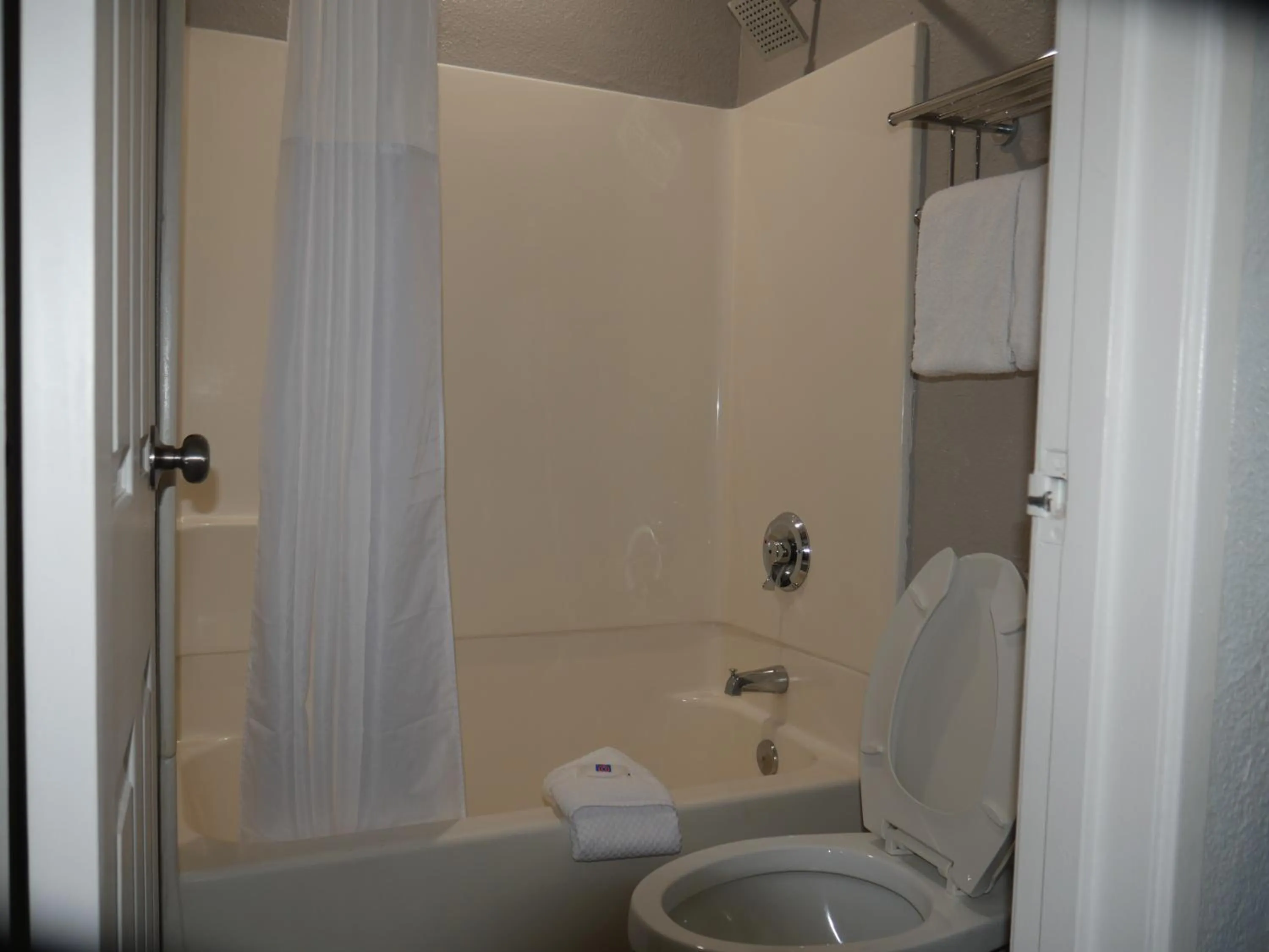Bathroom in Motel 6-Tacoma, WA - South