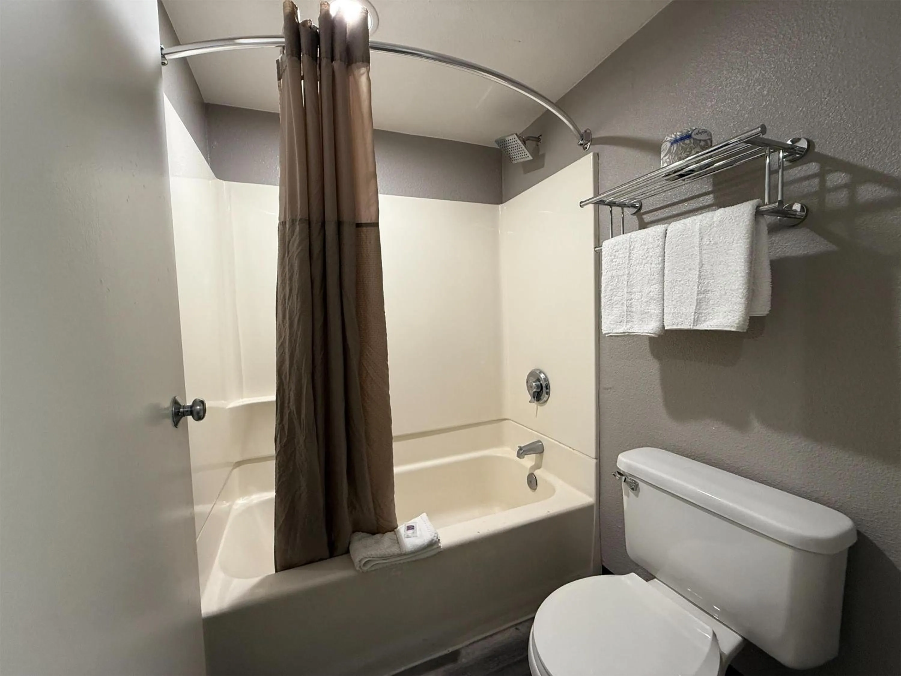 Bedroom in Motel 6-Tacoma, WA - South