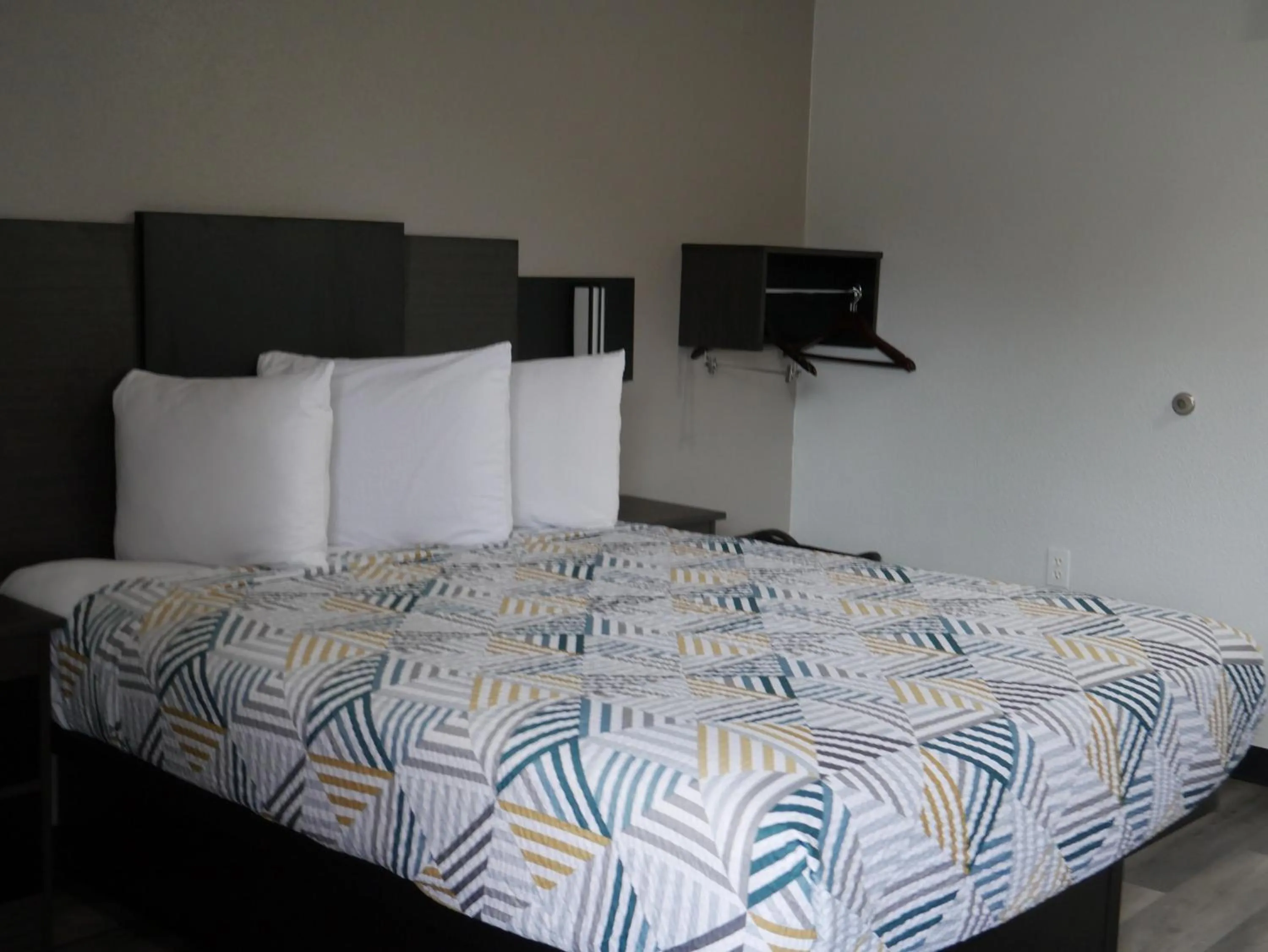 Bedroom, Bed in Motel 6-Tacoma, WA - South