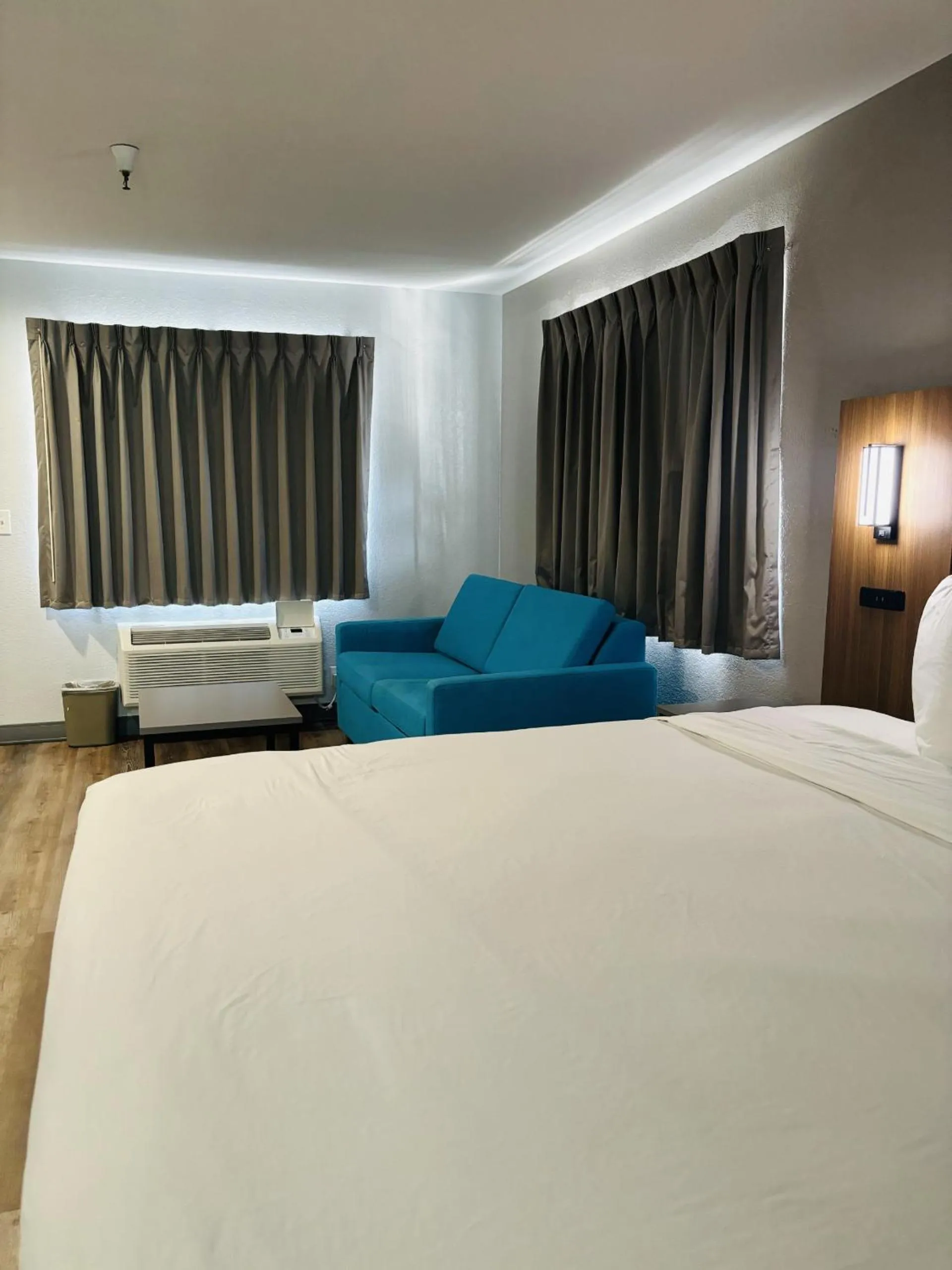 Bed in Motel 6-Santa Ana, CA