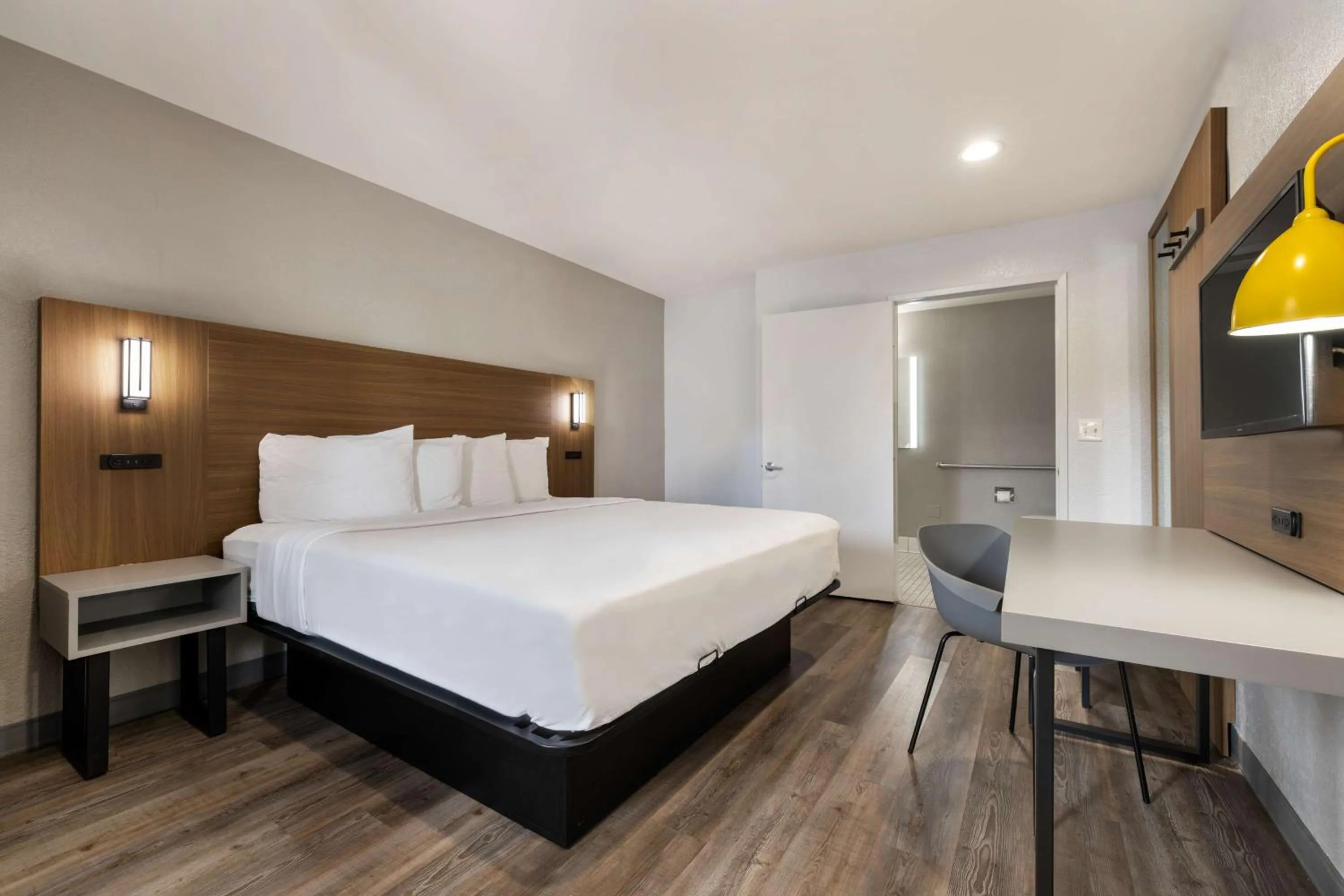 Bedroom, Bed in Motel 6-Santa Ana, CA