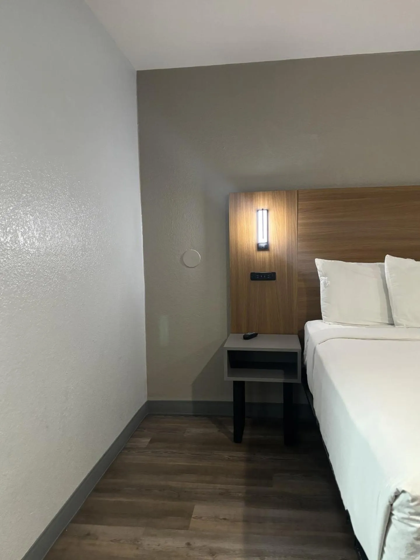 Bedroom, Bed in Motel 6-Santa Ana, CA