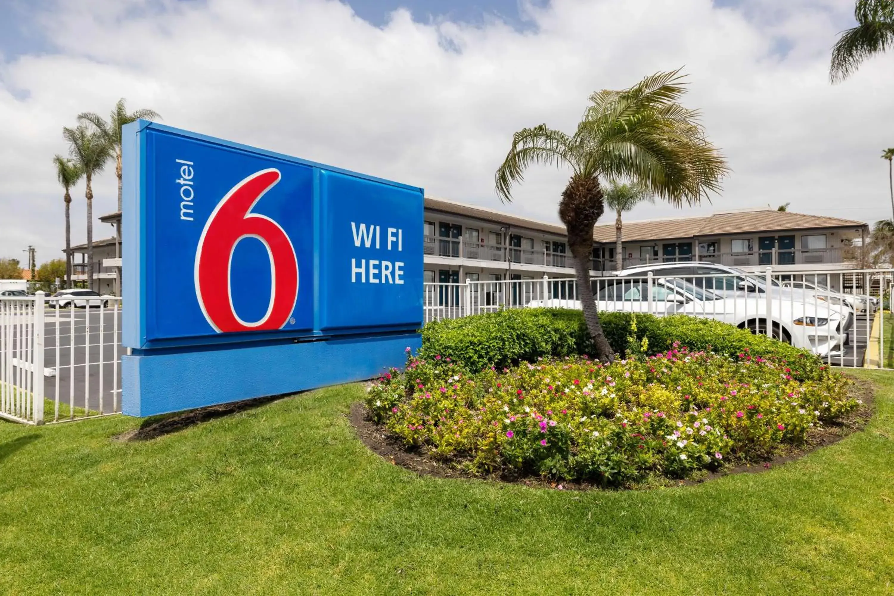 Property building in Motel 6-Santa Ana, CA Property building in Motel 6-Santa Ana, CA