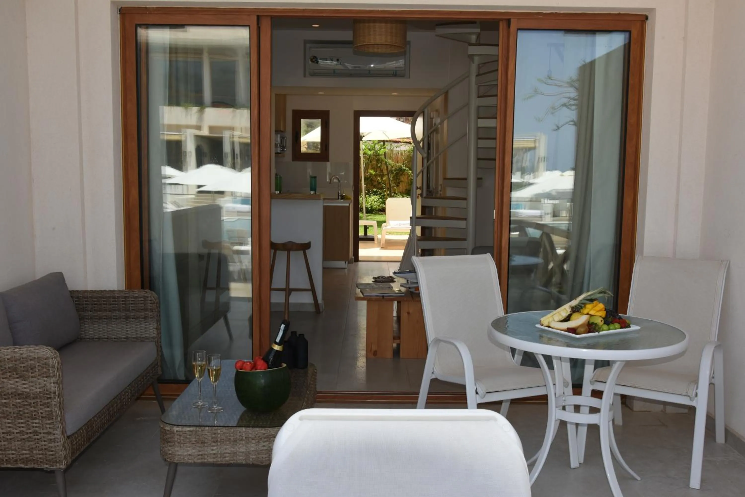 Living room in La Siesta Hotel & Beach Resort