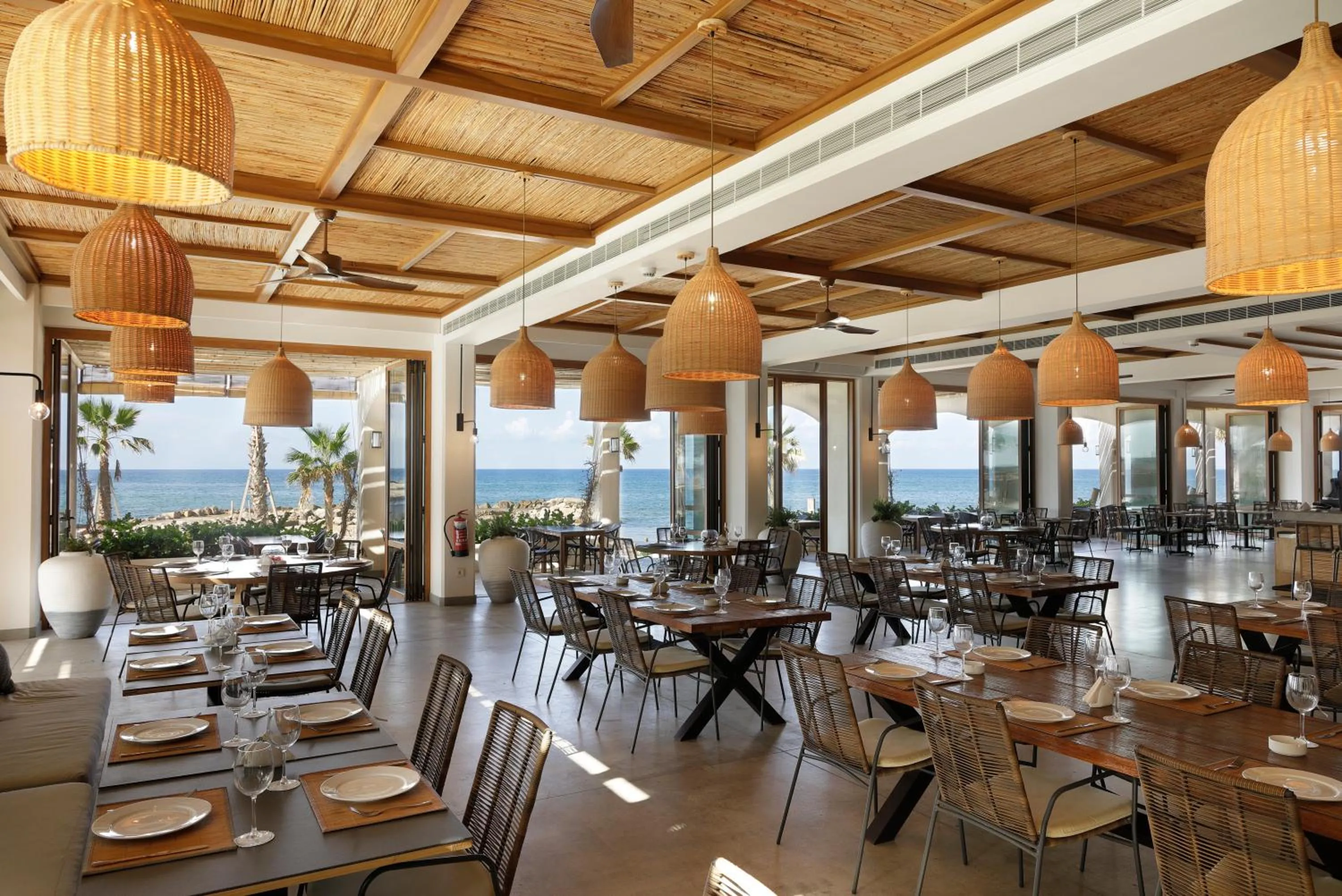 Restaurant/places to eat in La Siesta Hotel & Beach Resort