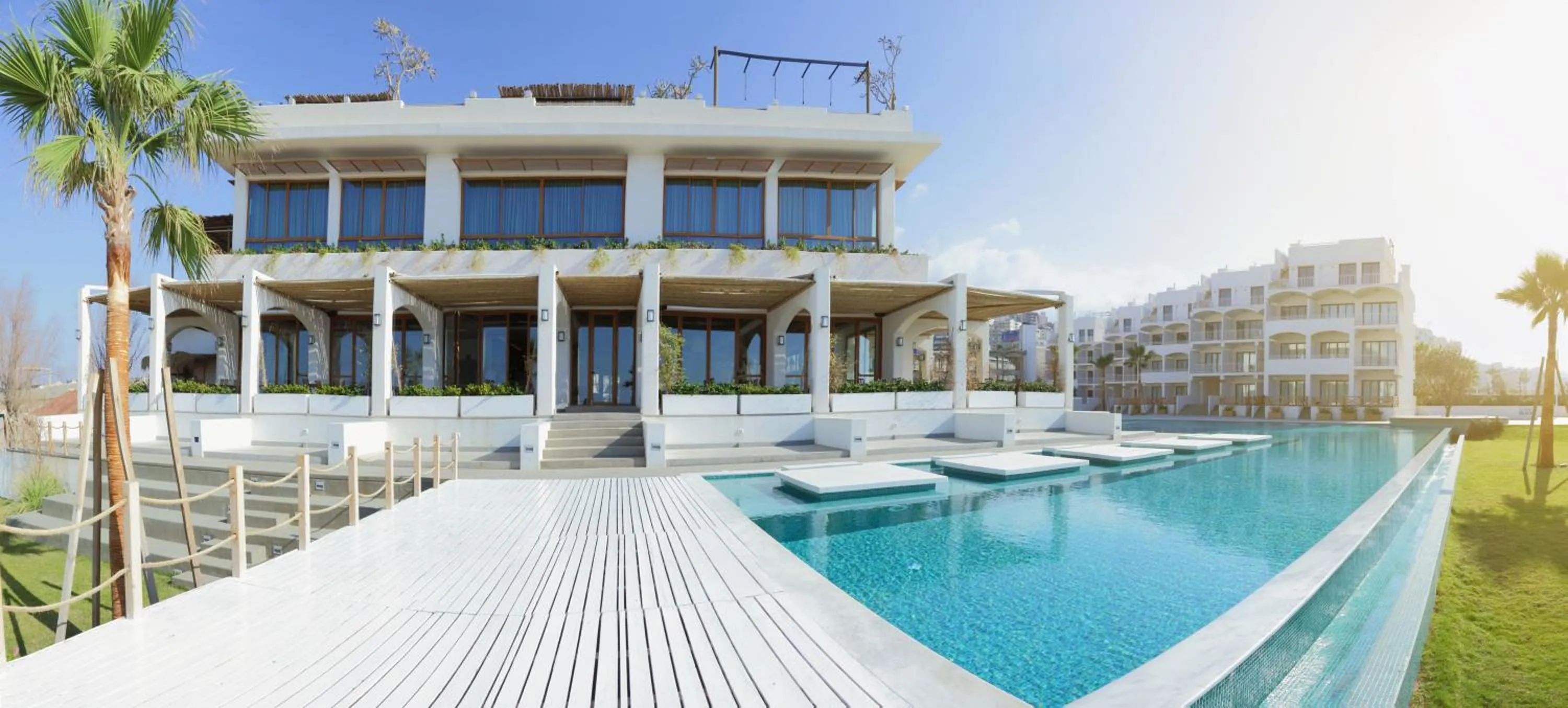 Property building in La Siesta Hotel & Beach Resort