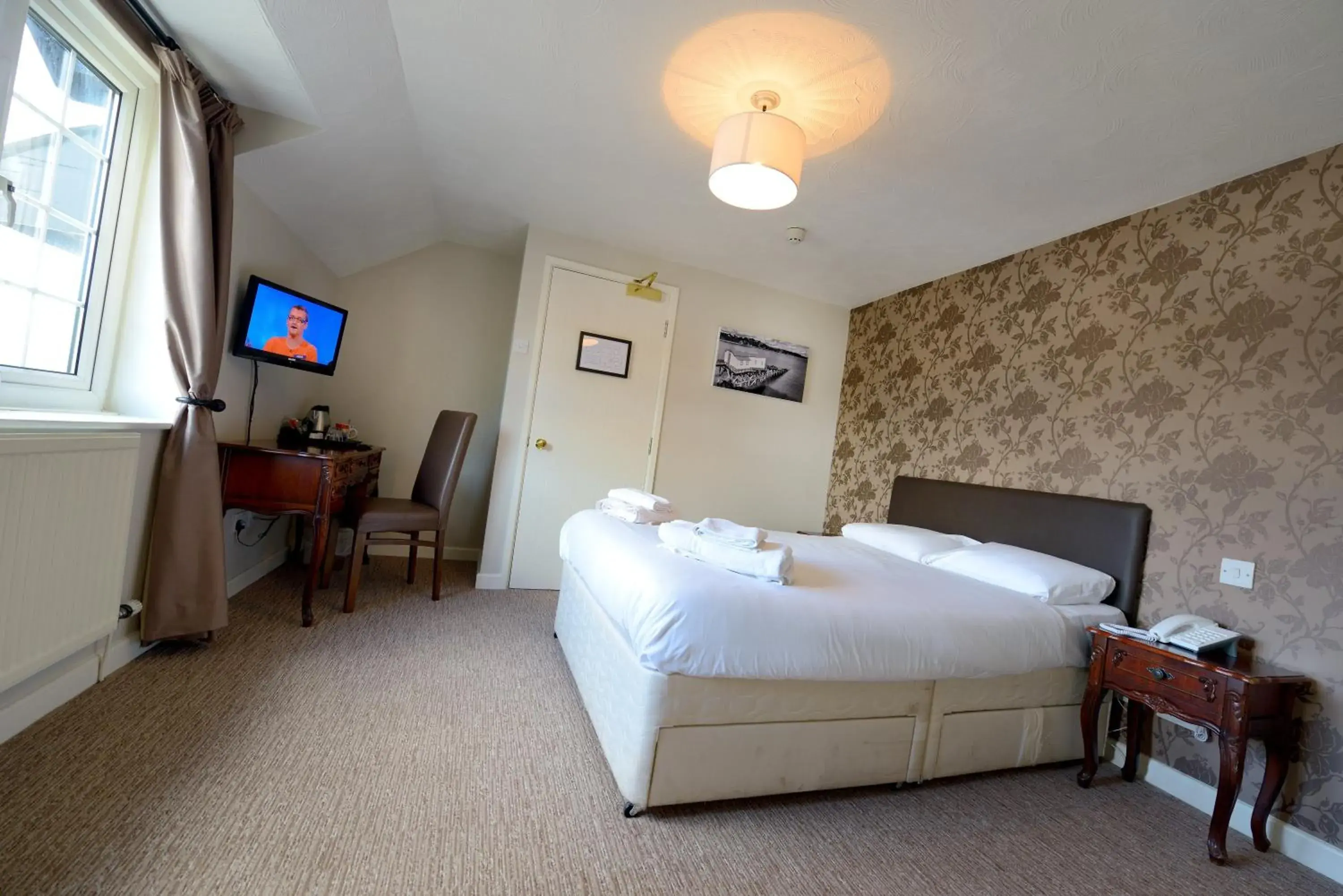 Double Room in Savoy Country Inn Double Room in Savoy Country Inn