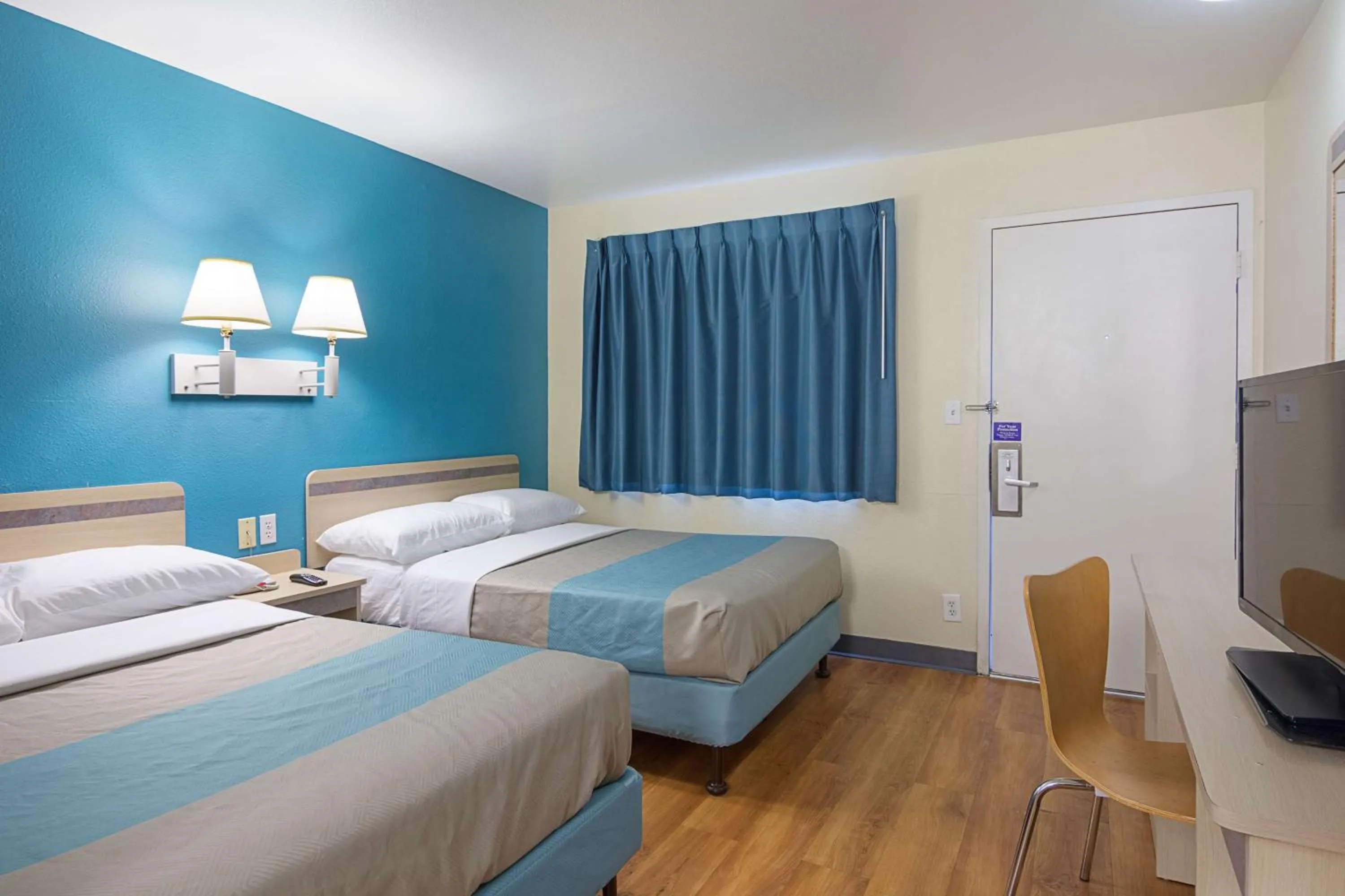 TV and multimedia, Bed in Motel 6 Fredericksburg, Va - North