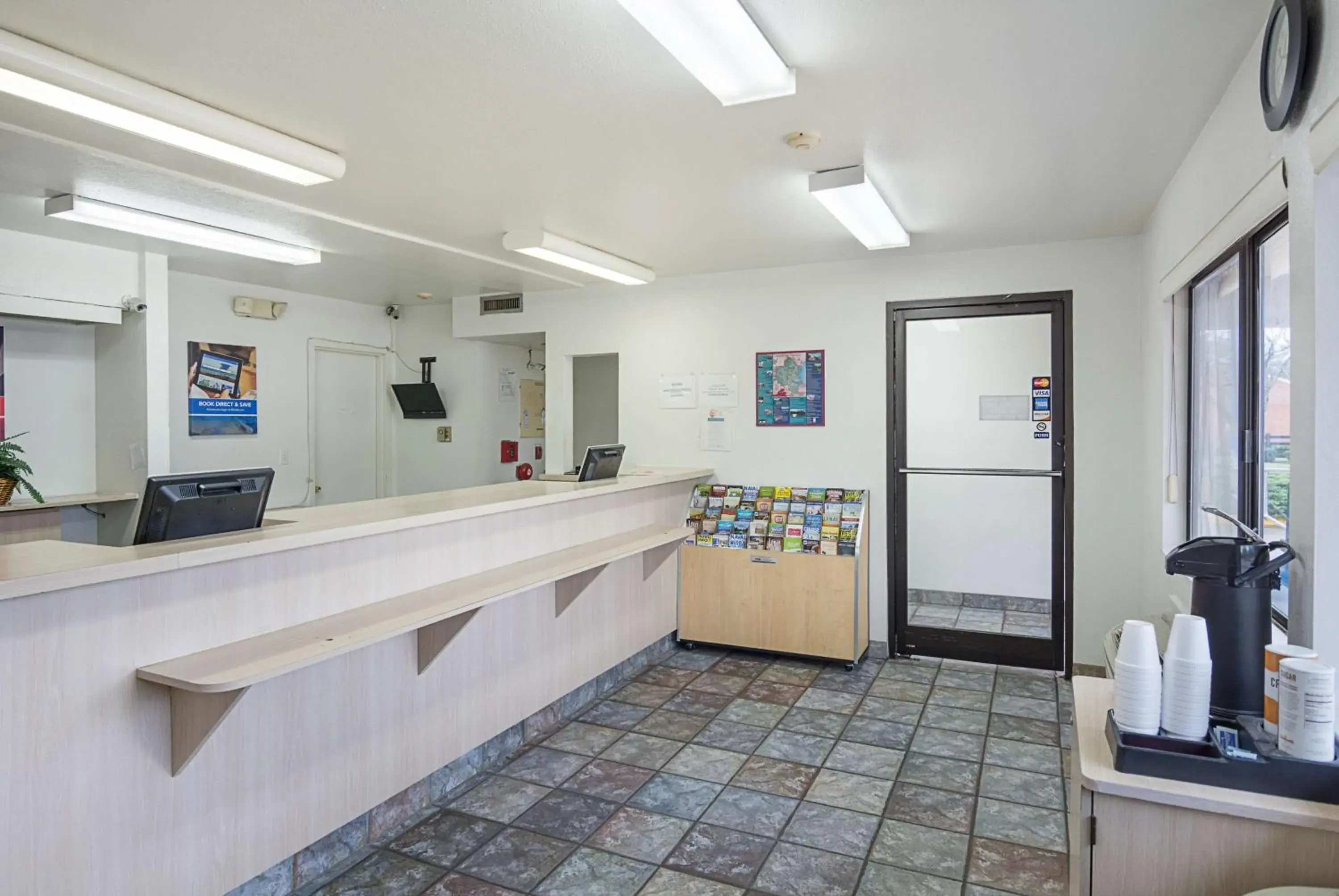 Library in Motel 6 Fredericksburg, Va - North Library in Motel 6 Fredericksburg, Va - North