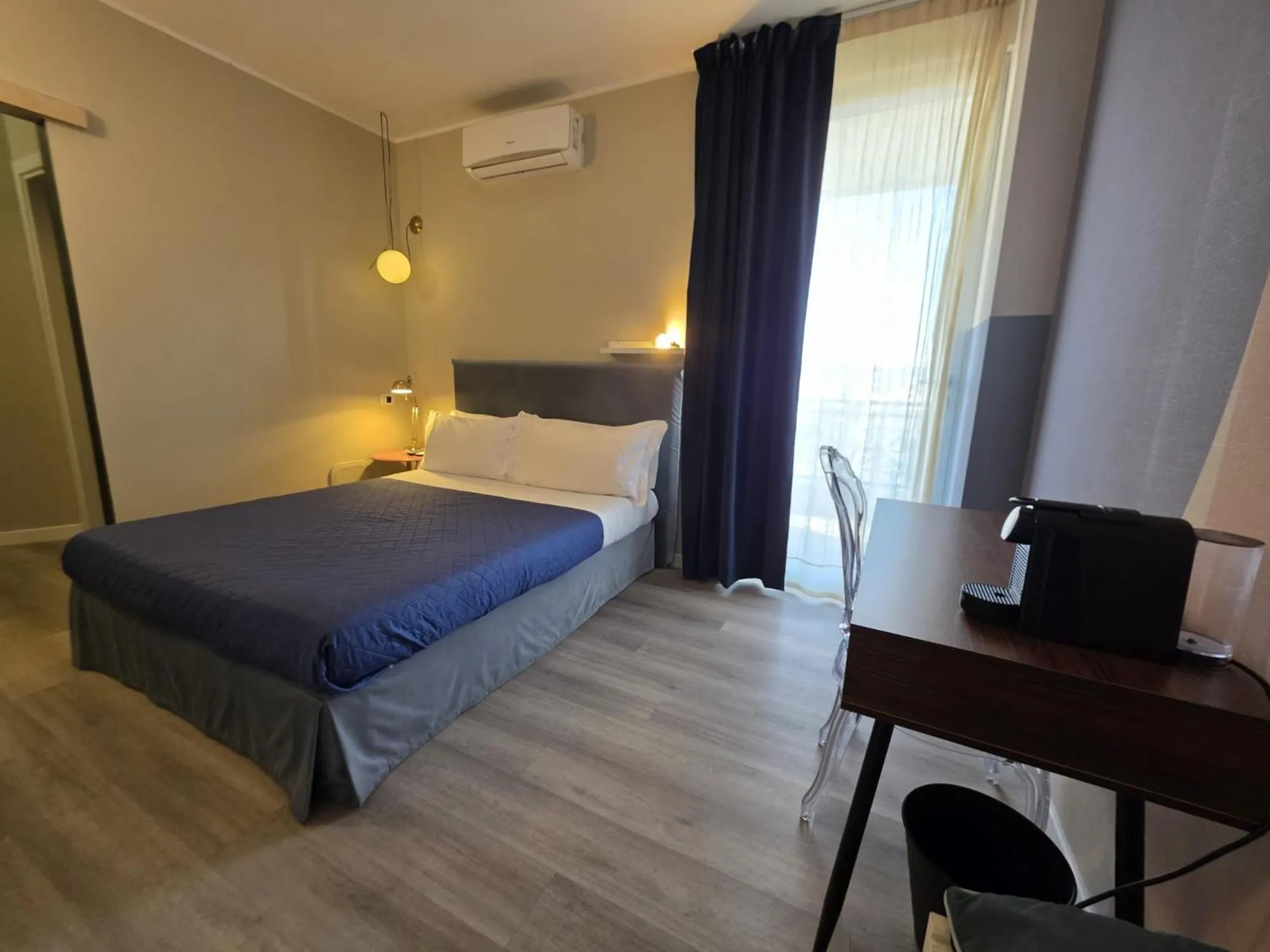 Queen Room with Sea View in Be Your Home - Guest House Seataly