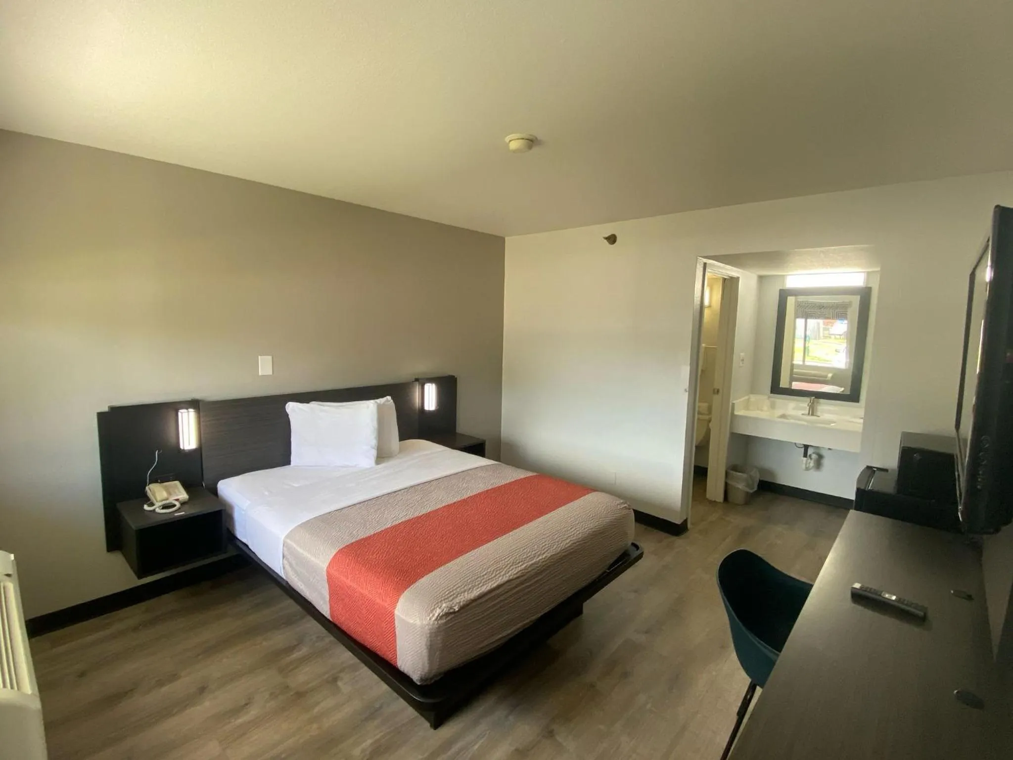 Bed in Motel 6-Windsor Locks, CT - Hartford