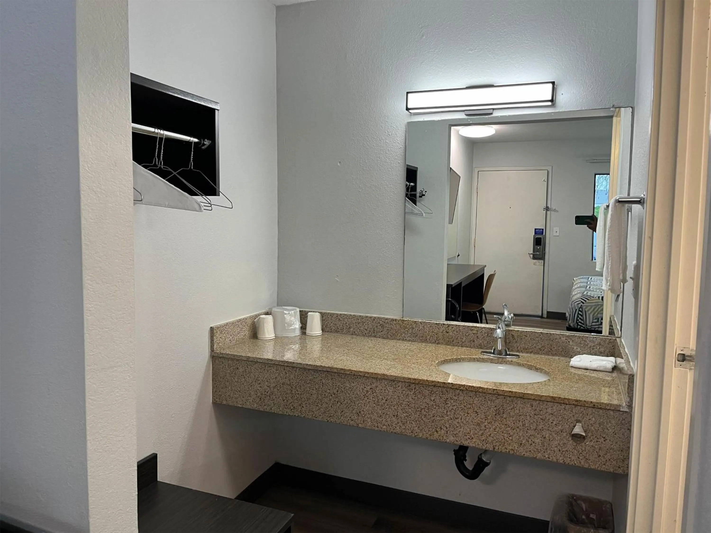 Bathroom in Motel 6-Elkton, MD