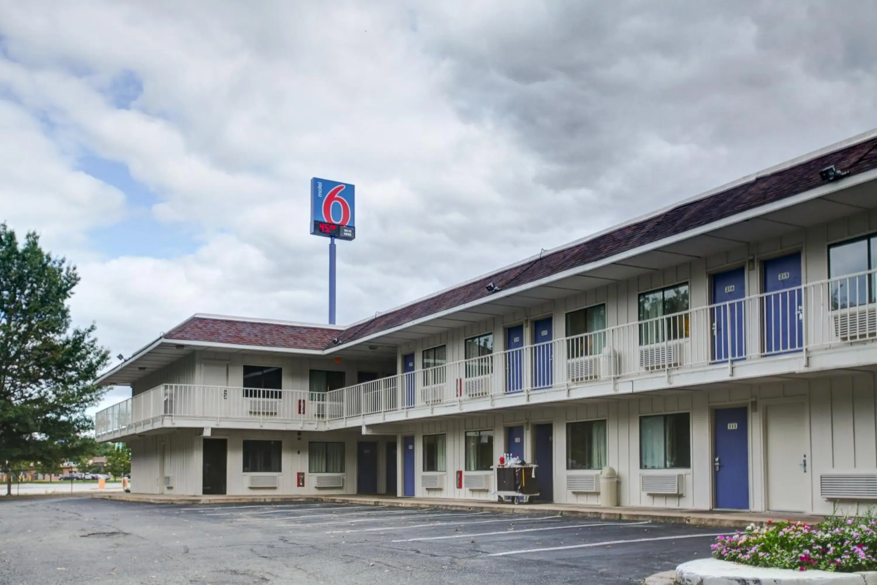 Property building in Motel 6-Elkton, MD Property building in Motel 6-Elkton, MD