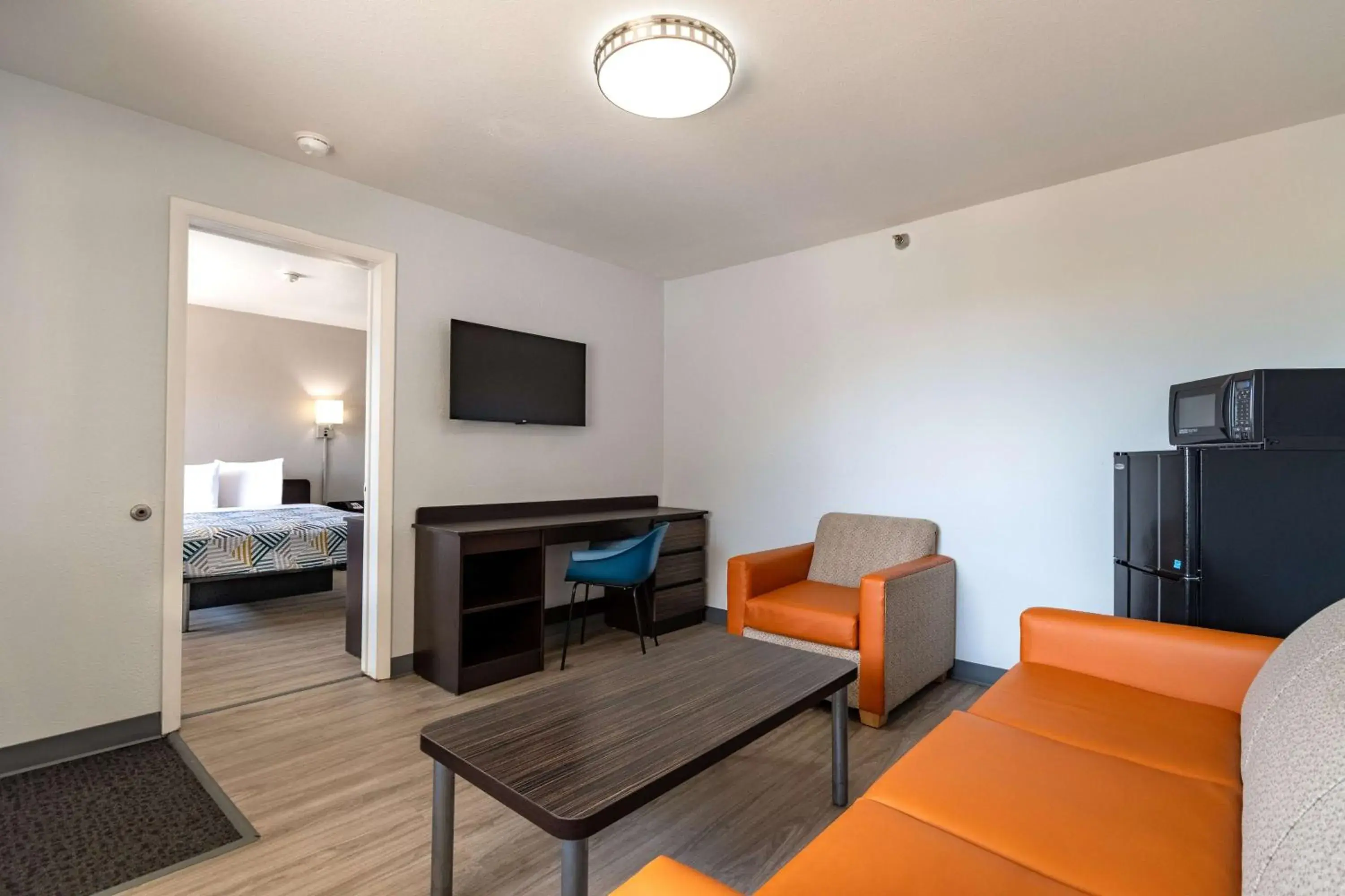 Photo of the whole room in Motel 6-Rolling Meadows, IL - Chicago Northwest Photo of the whole room in Motel 6-Rolling Meadows, IL - Chicago Northwest