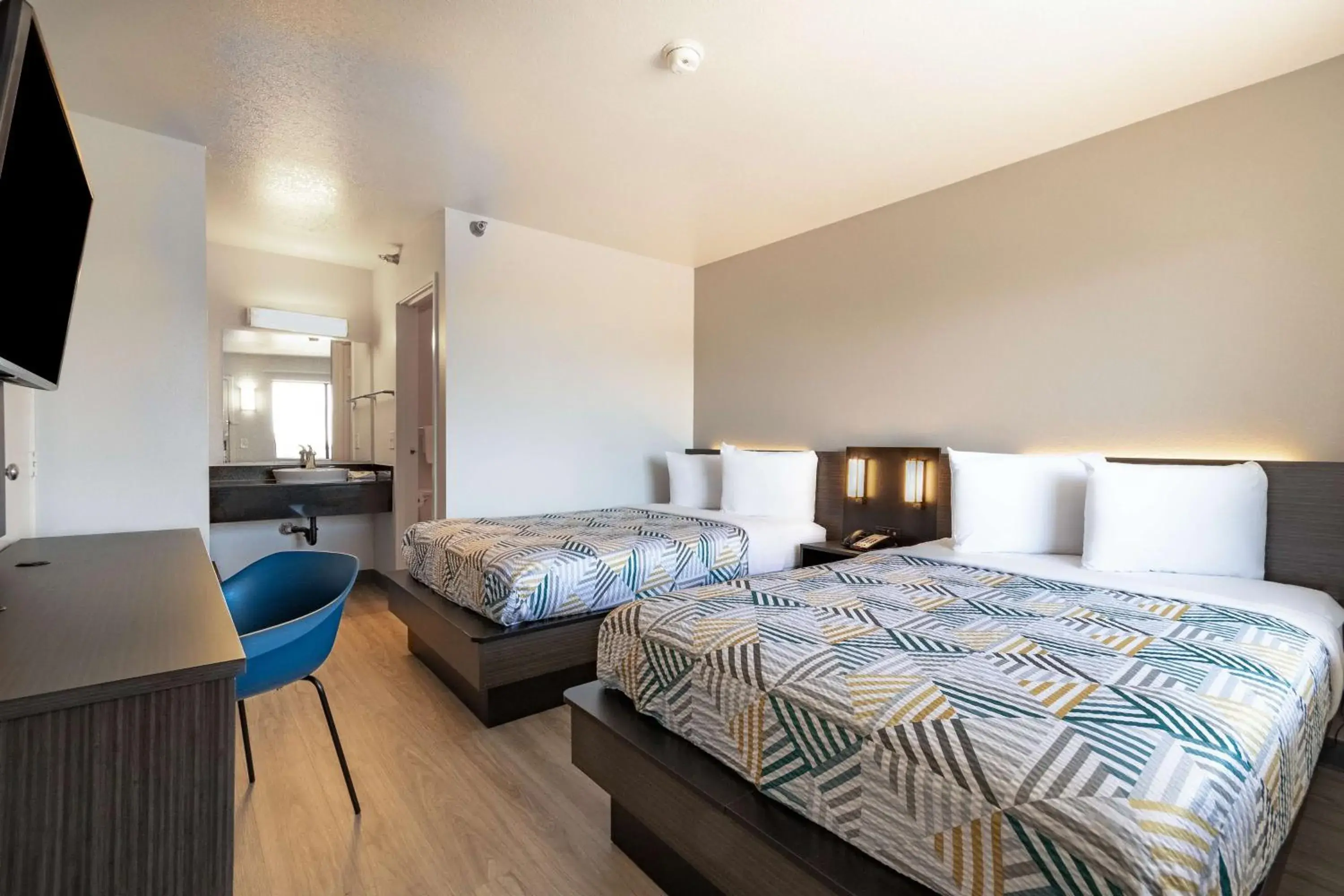 Bedroom, Bed in Motel 6-Rolling Meadows, IL - Chicago Northwest Bedroom, Bed in Motel 6-Rolling Meadows, IL - Chicago Northwest