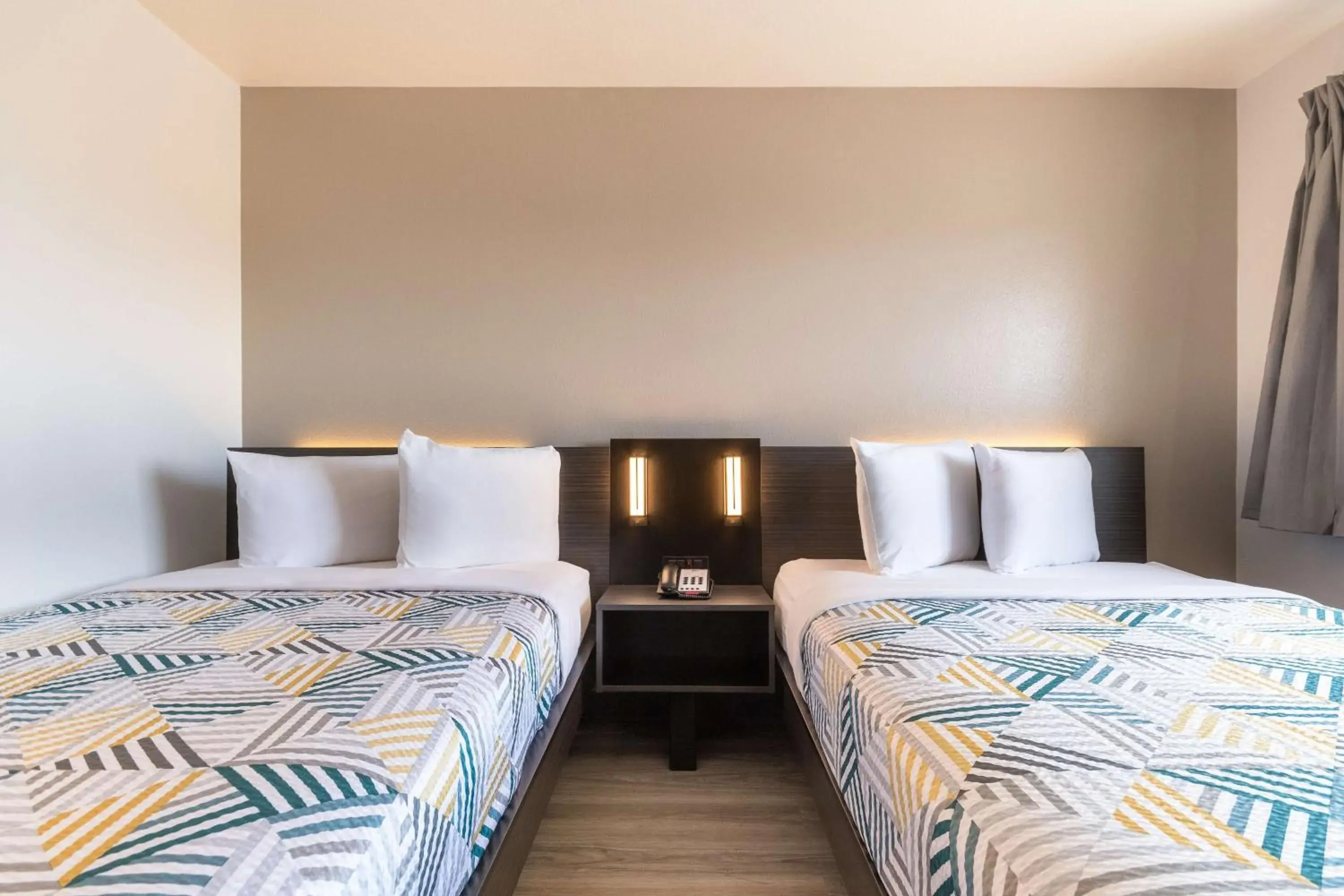 Bedroom, Bed in Motel 6-Rolling Meadows, IL - Chicago Northwest Bedroom, Bed in Motel 6-Rolling Meadows, IL - Chicago Northwest