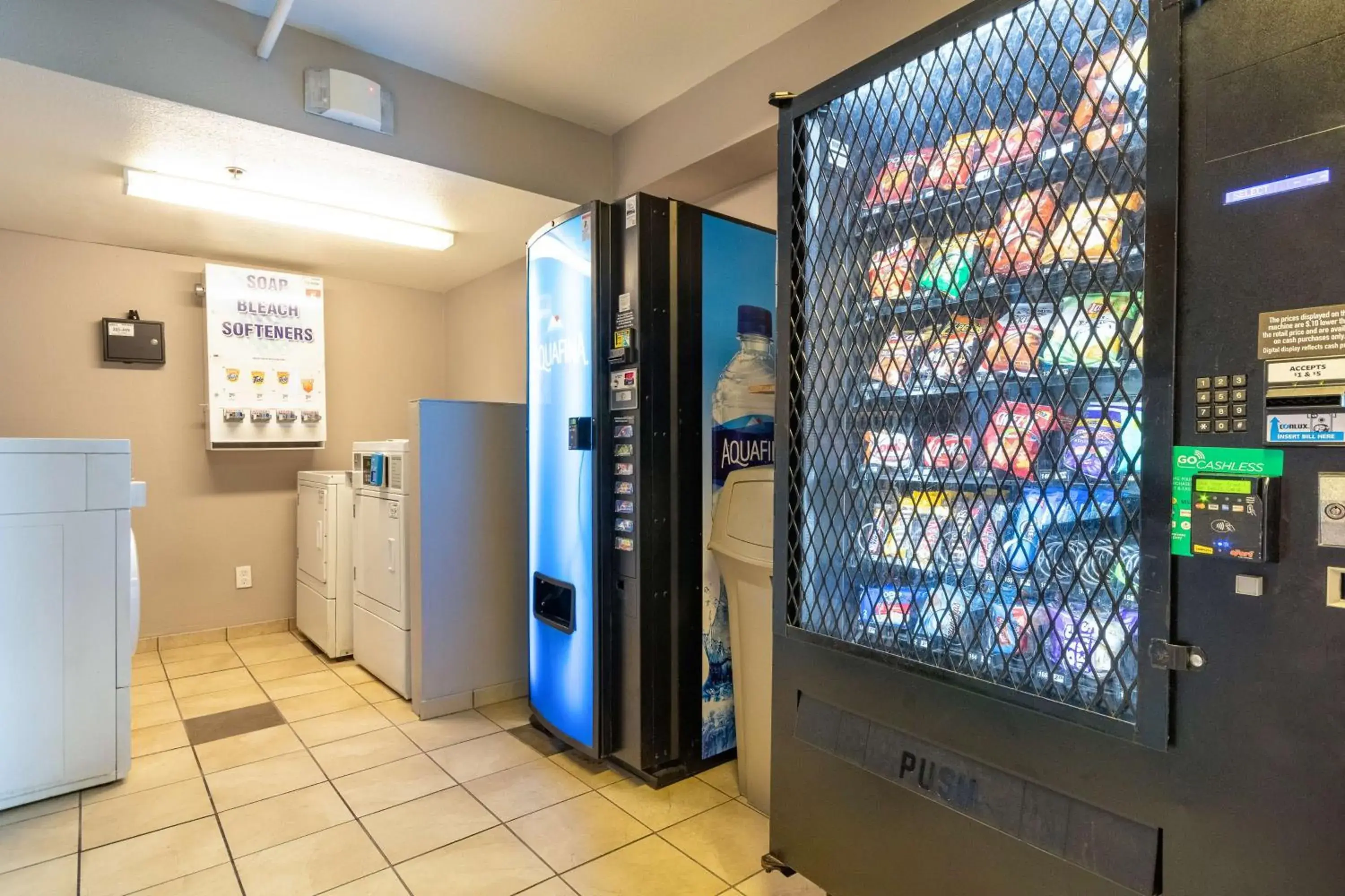 Property building in Motel 6-Rolling Meadows, IL - Chicago Northwest Property building in Motel 6-Rolling Meadows, IL - Chicago Northwest