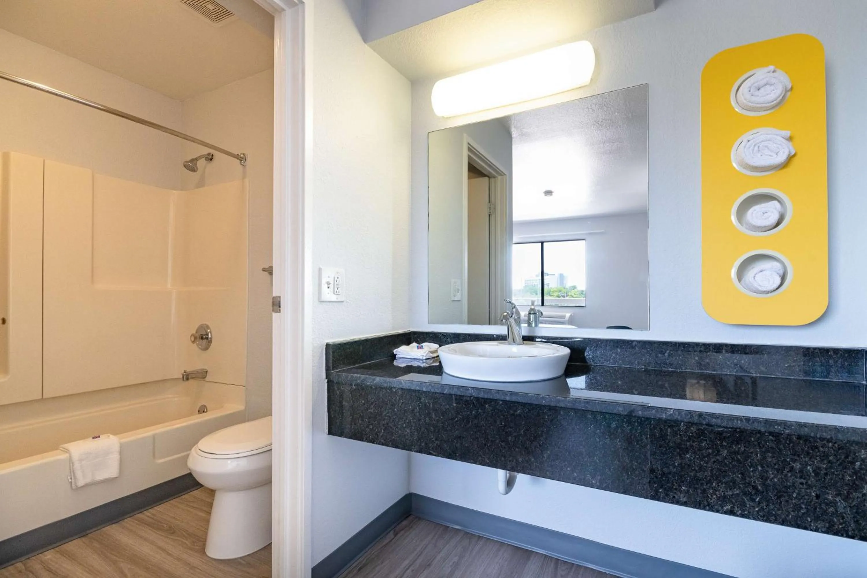 Bathroom in Motel 6-Rolling Meadows, IL - Chicago Northwest