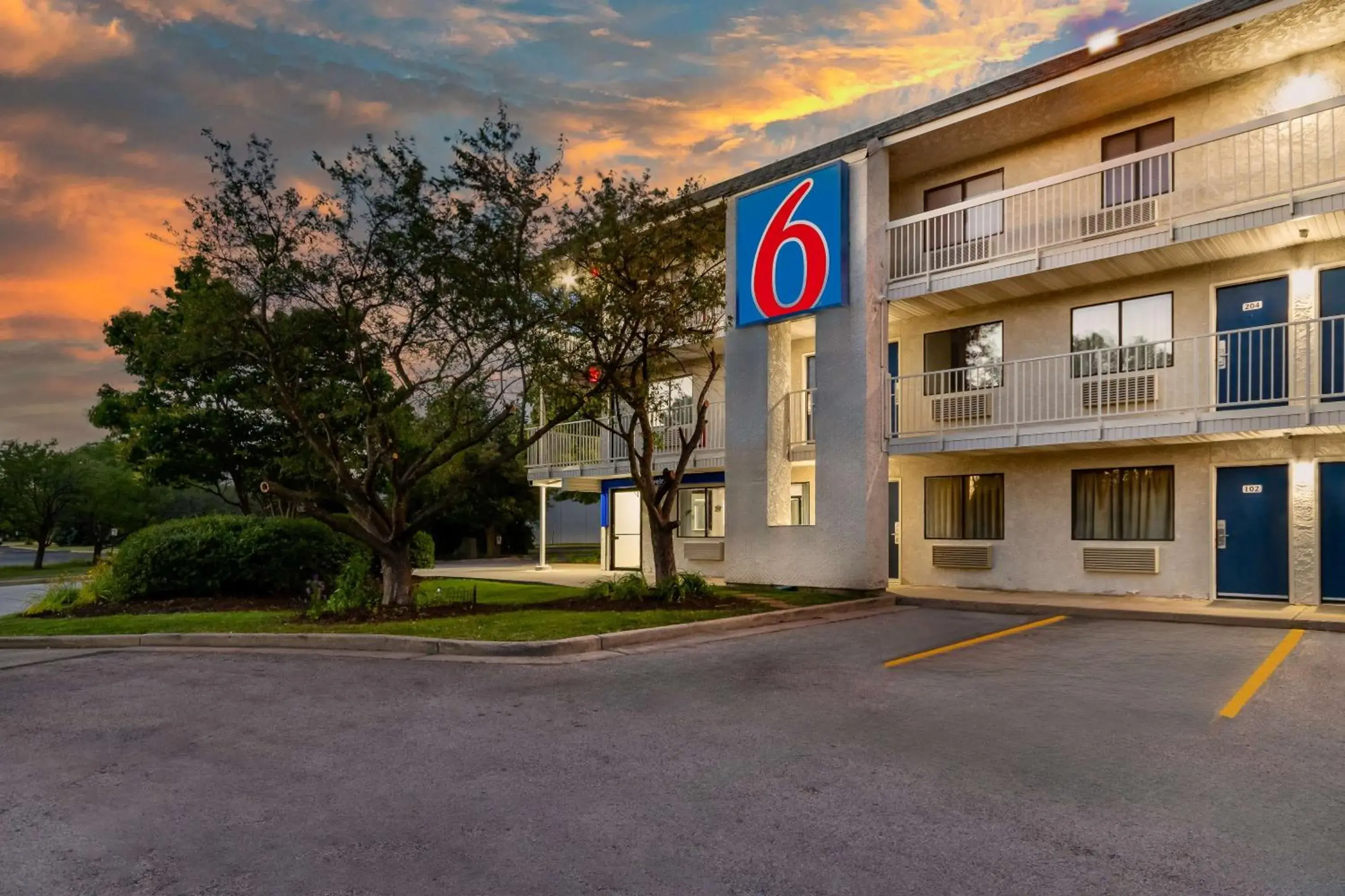 Property building in Motel 6-Rolling Meadows, IL - Chicago Northwest Property building in Motel 6-Rolling Meadows, IL - Chicago Northwest