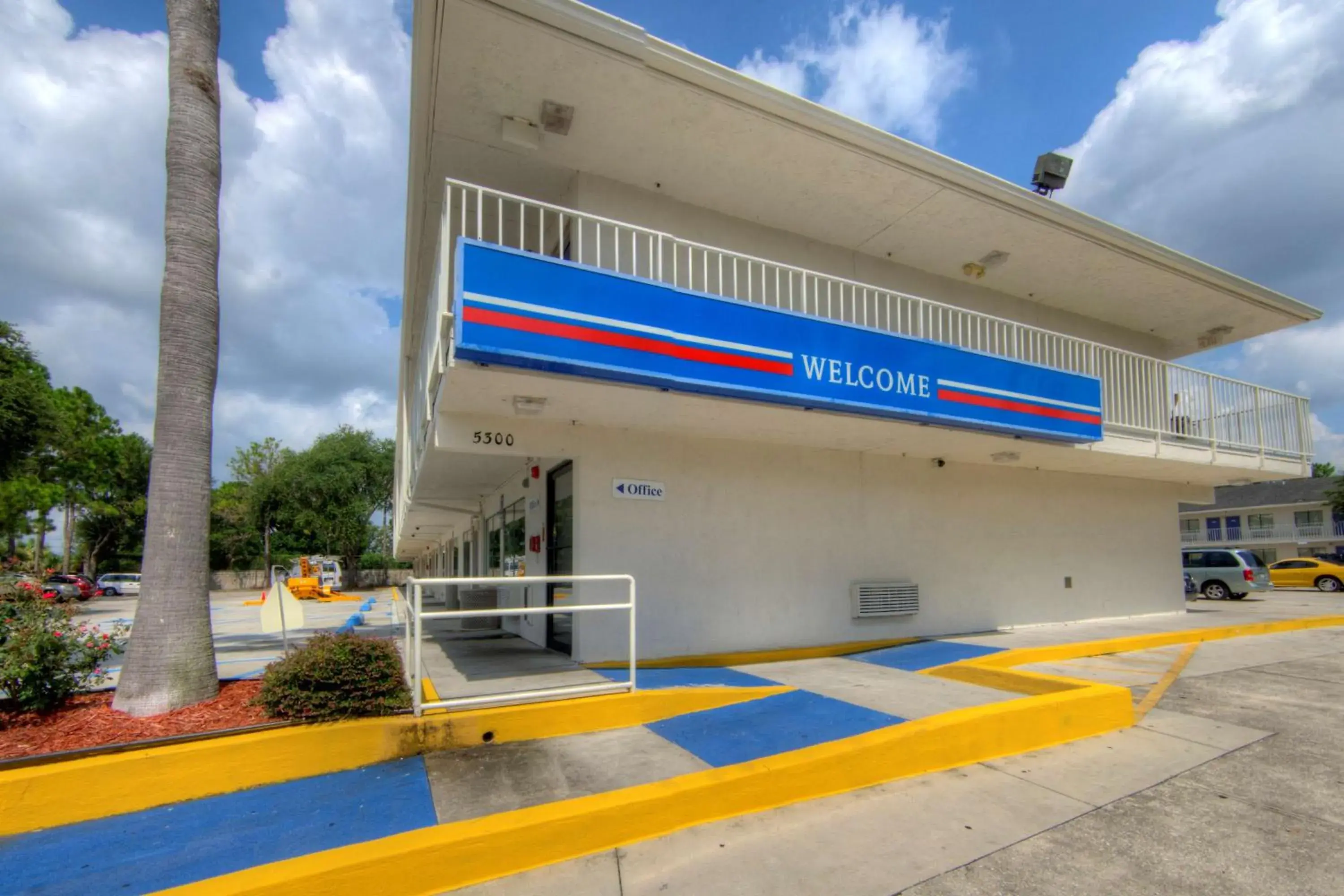 Property building in Motel 6-Orlando, FL - Winter Park Property building in Motel 6-Orlando, FL - Winter Park
