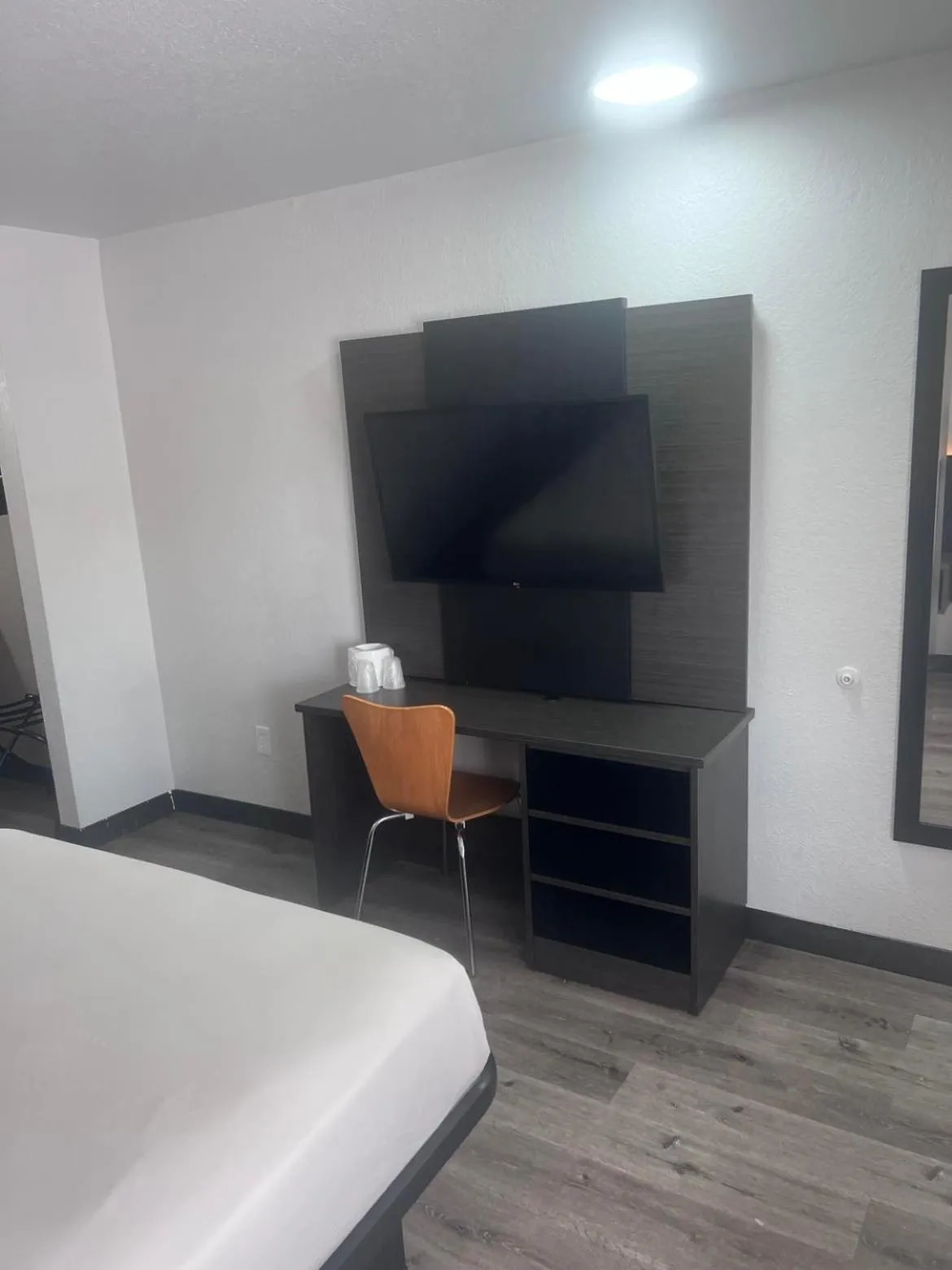 Bedroom, Bed in Motel 6-Orlando, FL - Winter Park