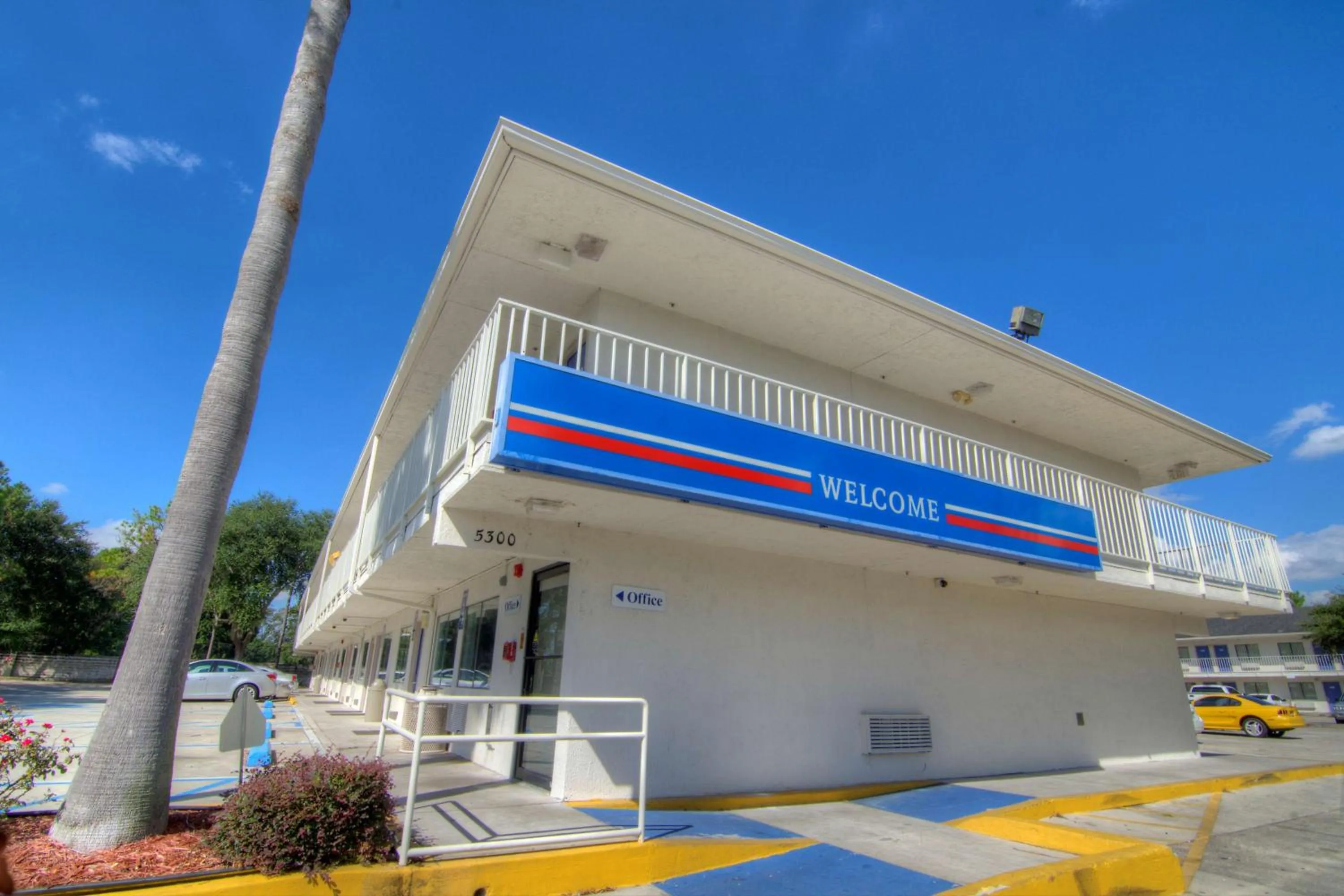 Property building in Motel 6-Orlando, FL - Winter Park