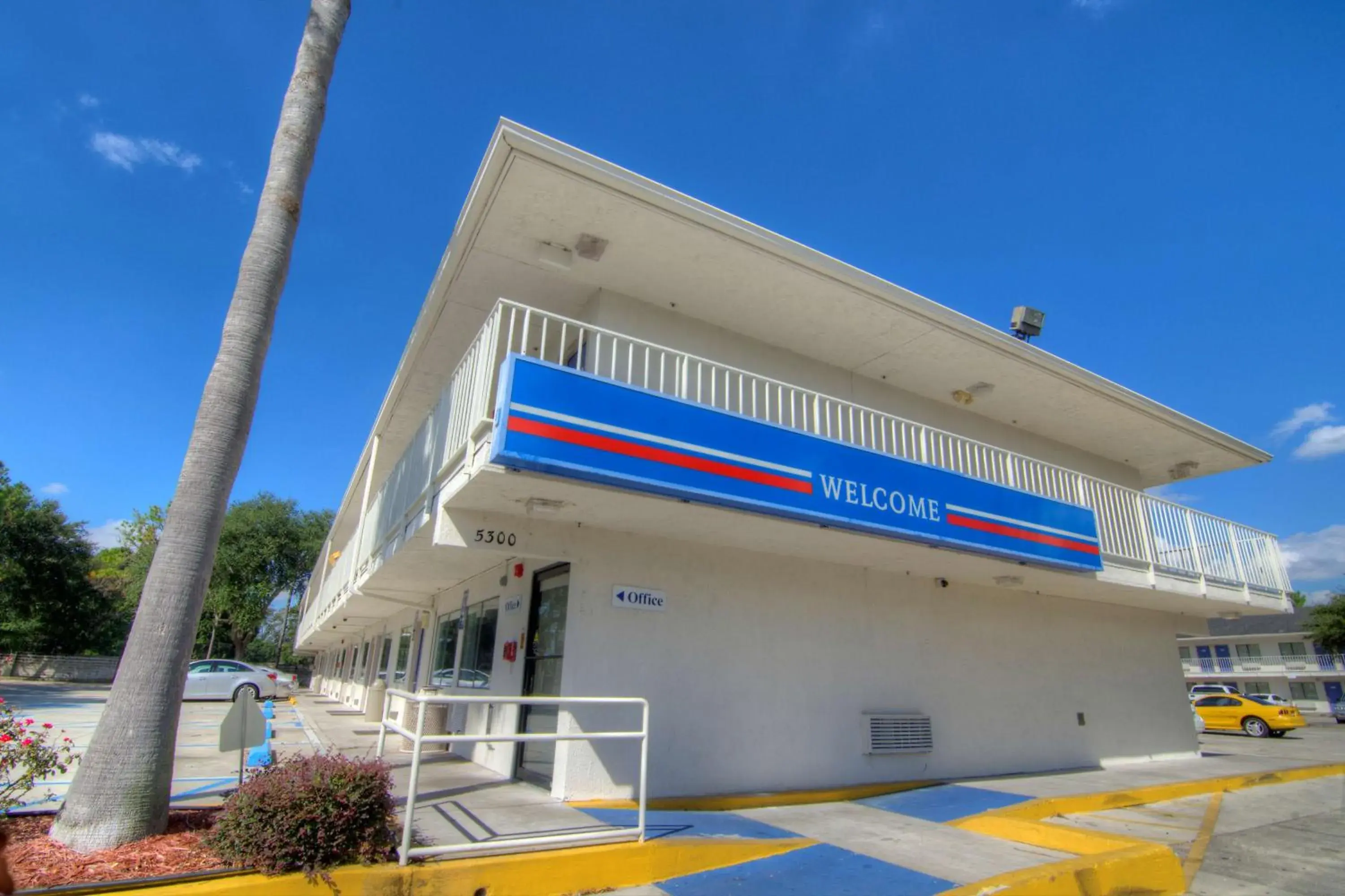 Property building in Motel 6-Orlando, FL - Winter Park Property building in Motel 6-Orlando, FL - Winter Park