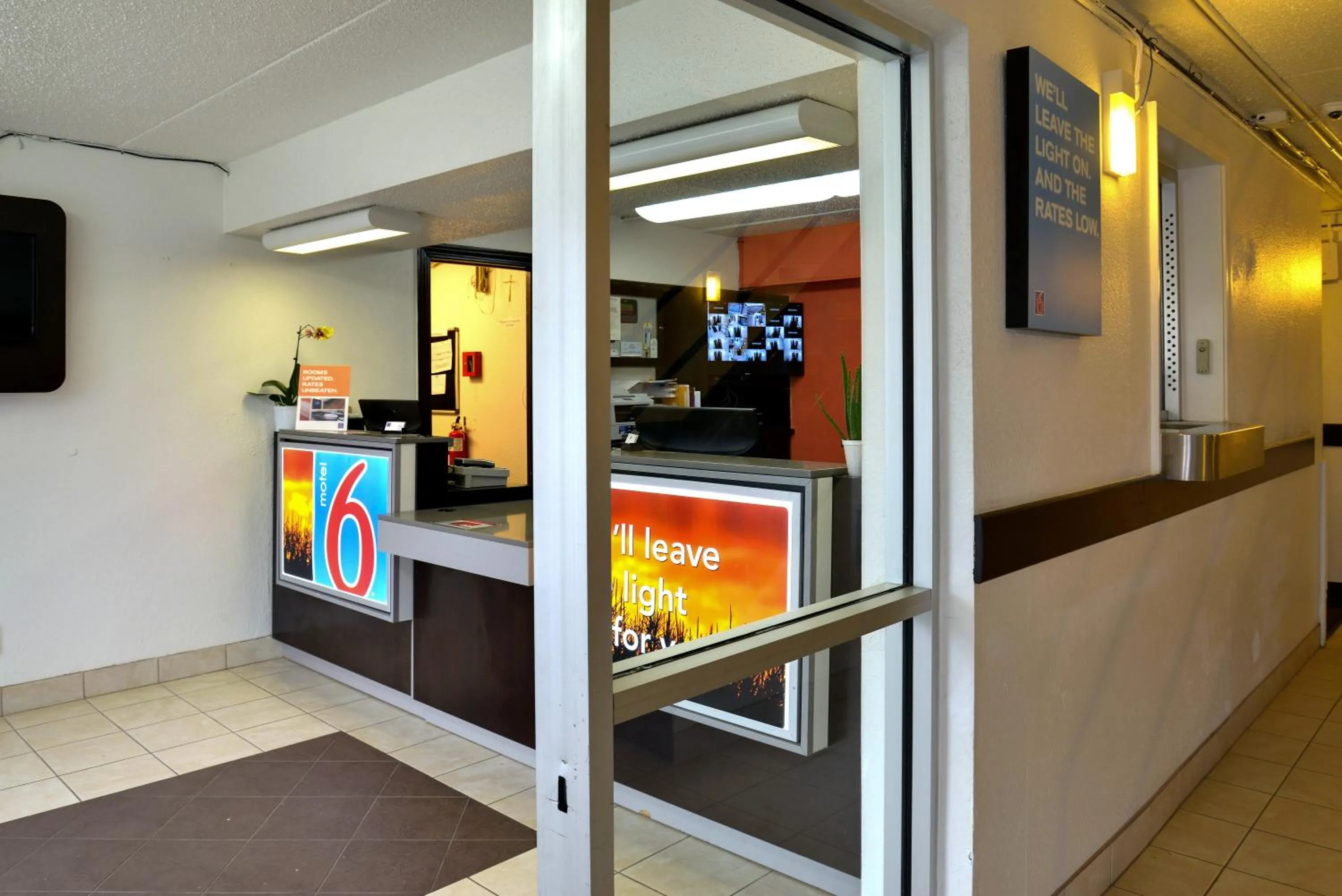 Lobby or reception in Motel 6-Toledo, OH