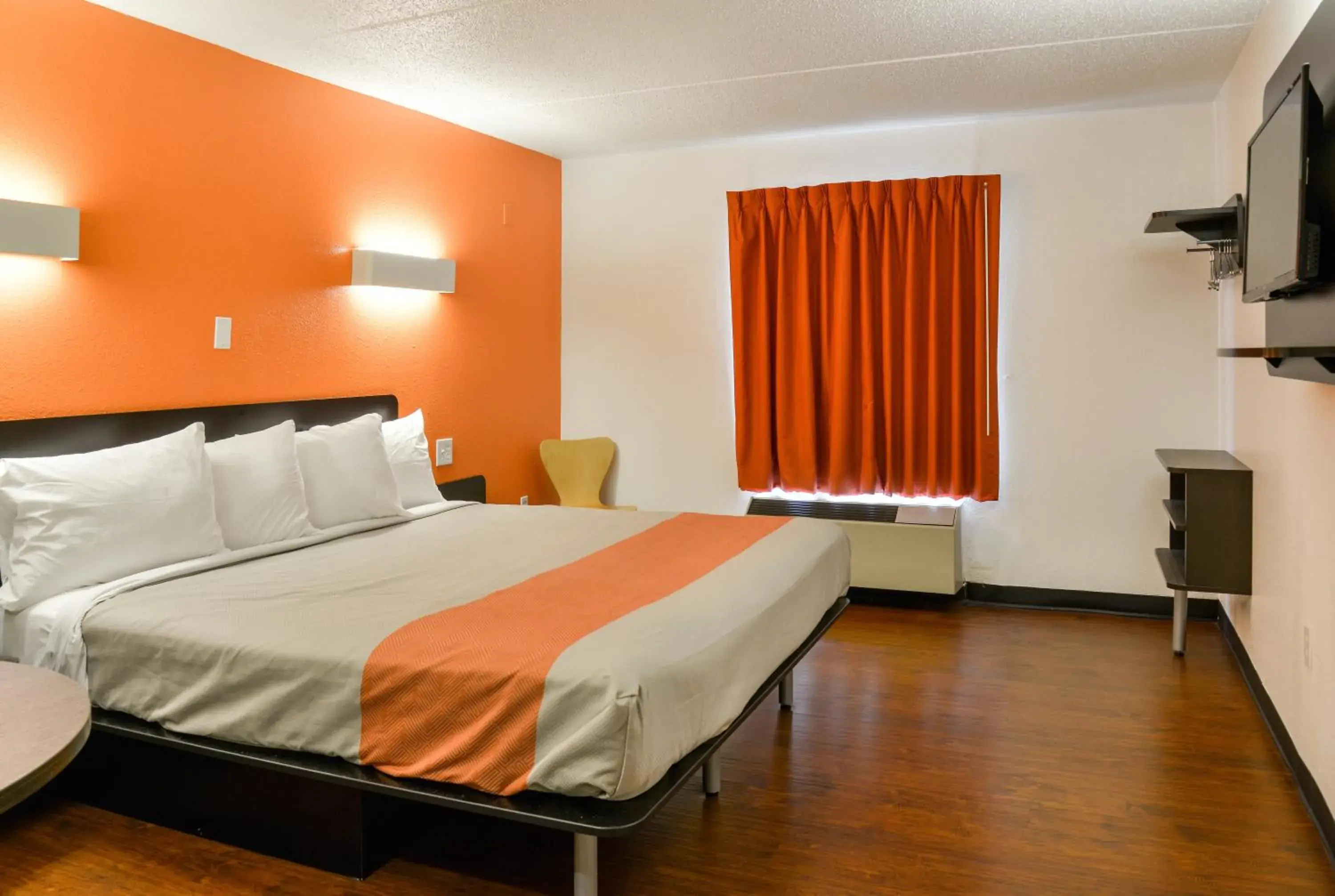 Bedroom, Bed in Motel 6-Toledo, OH Bedroom, Bed in Motel 6-Toledo, OH