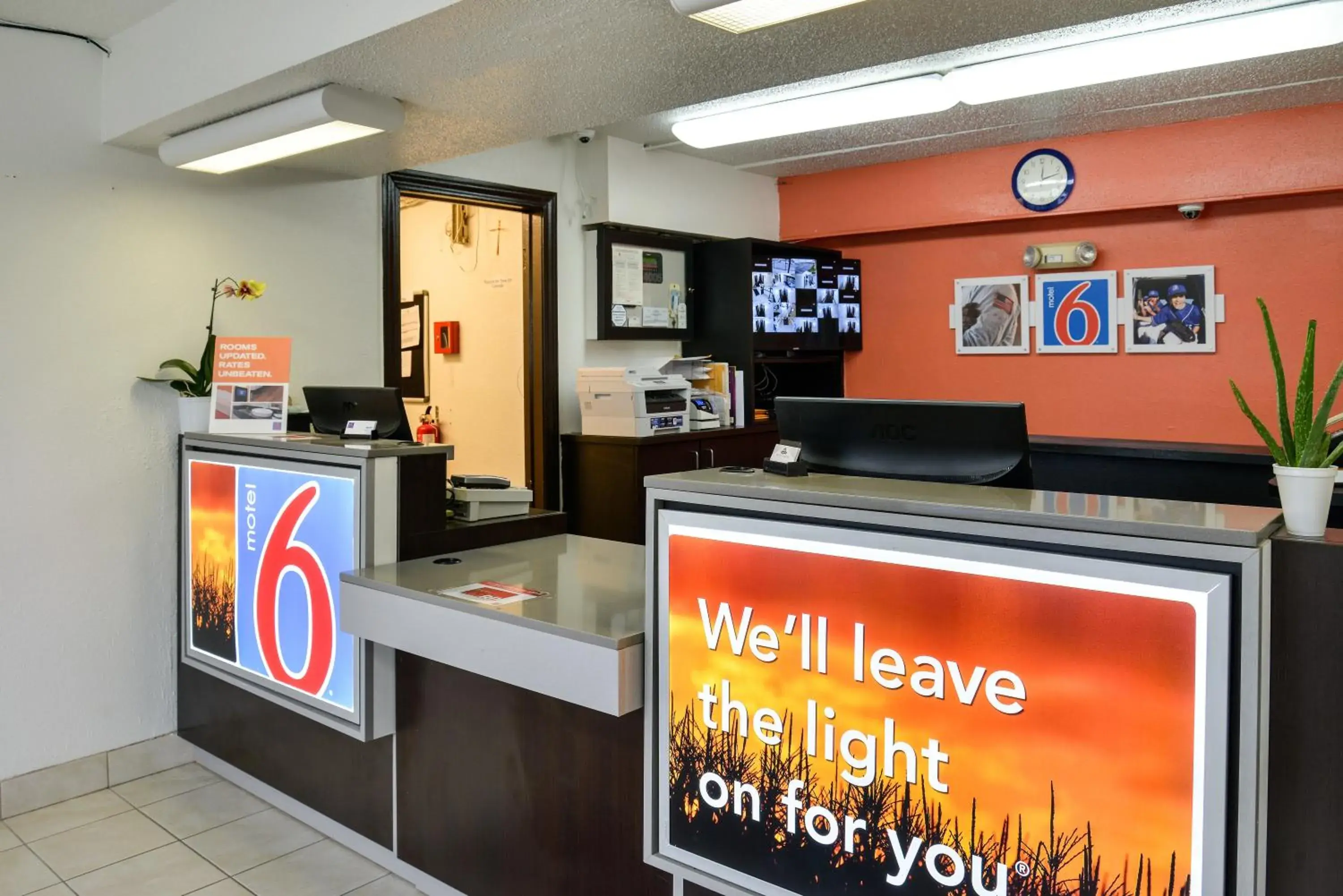 Lobby or reception in Motel 6-Toledo, OH Lobby or reception in Motel 6-Toledo, OH