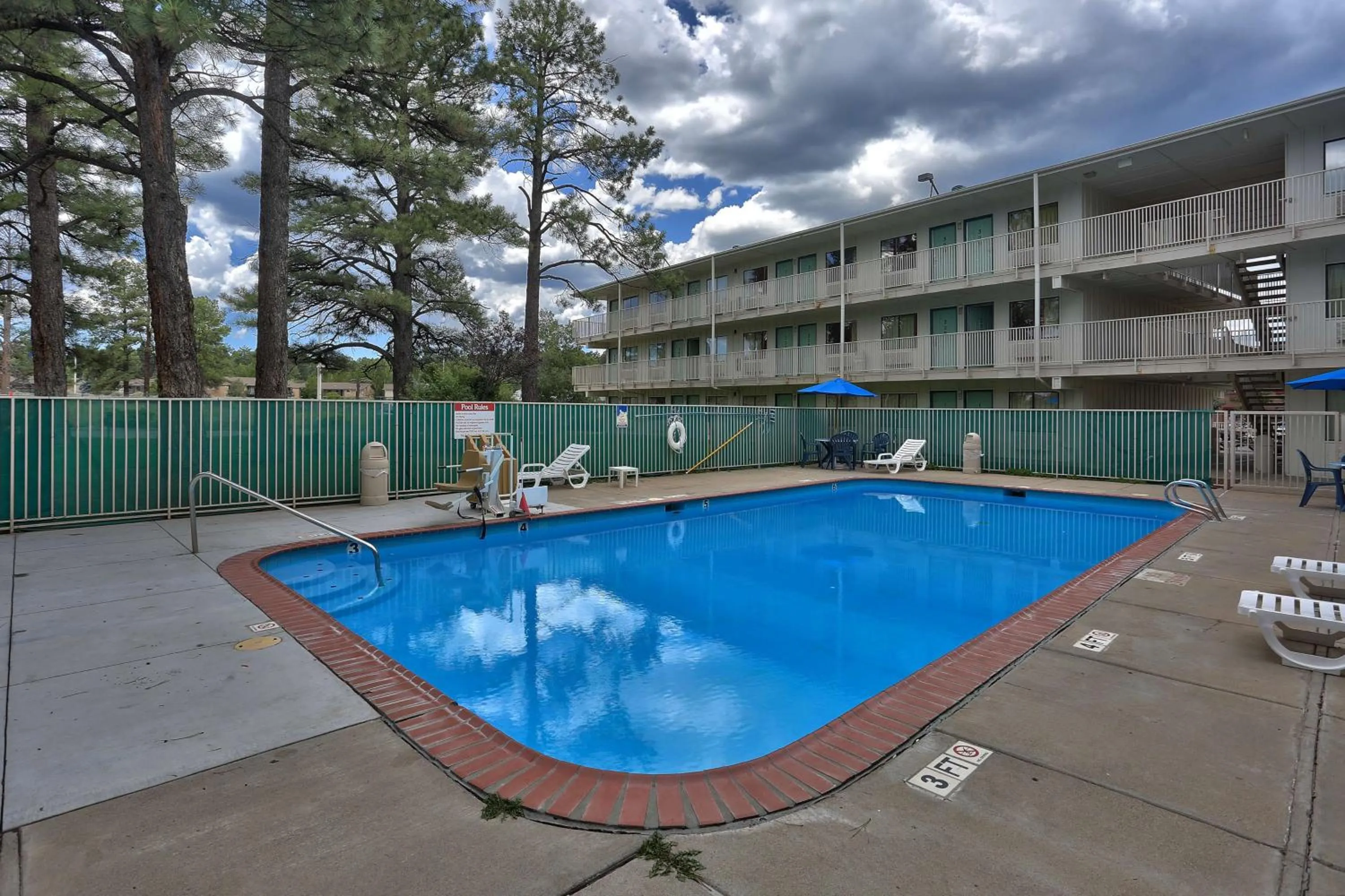 On site in Motel 6-Flagstaff, AZ - West - Woodland Village