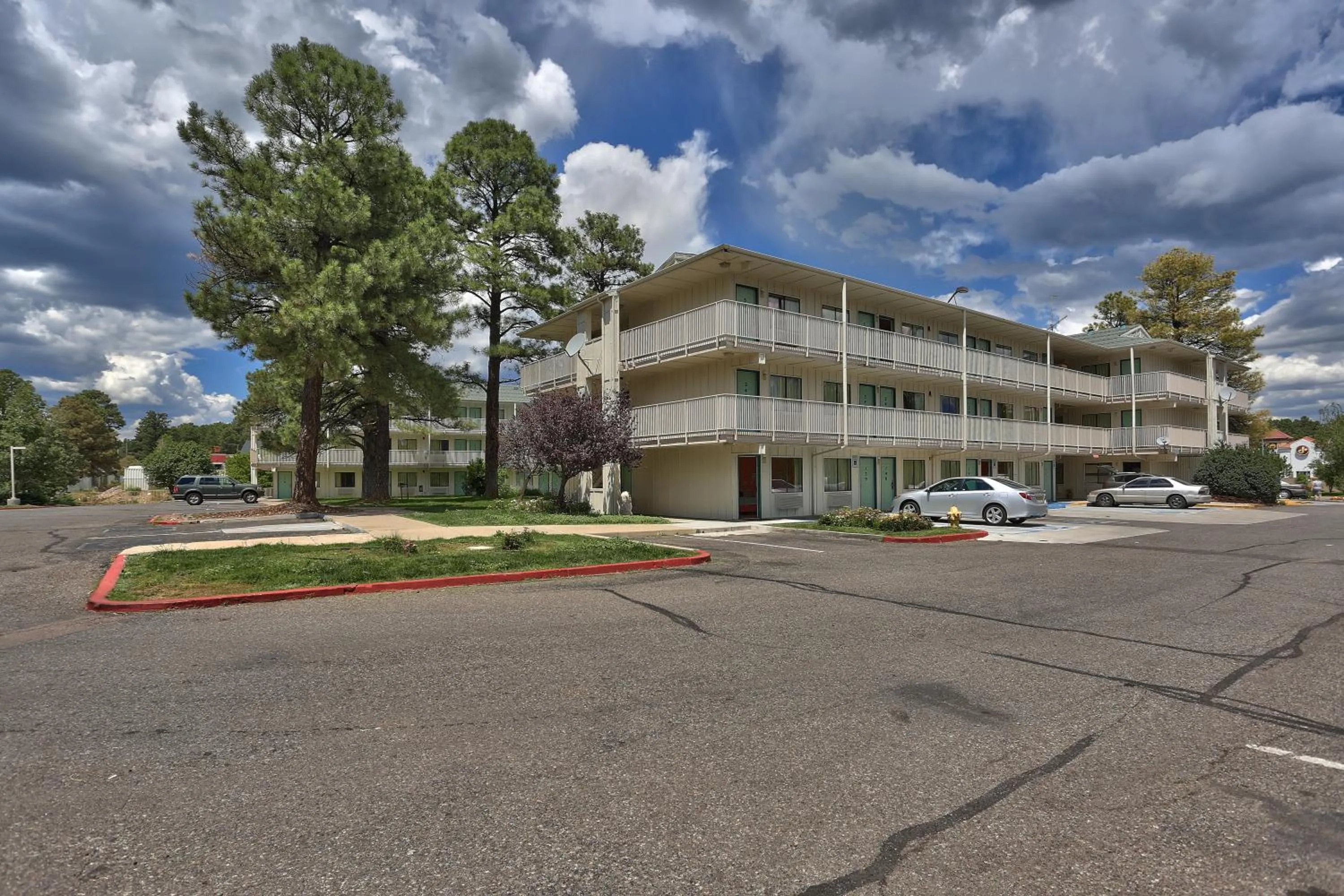 Facade/entrance in Motel 6-Flagstaff, AZ - West - Woodland Village
