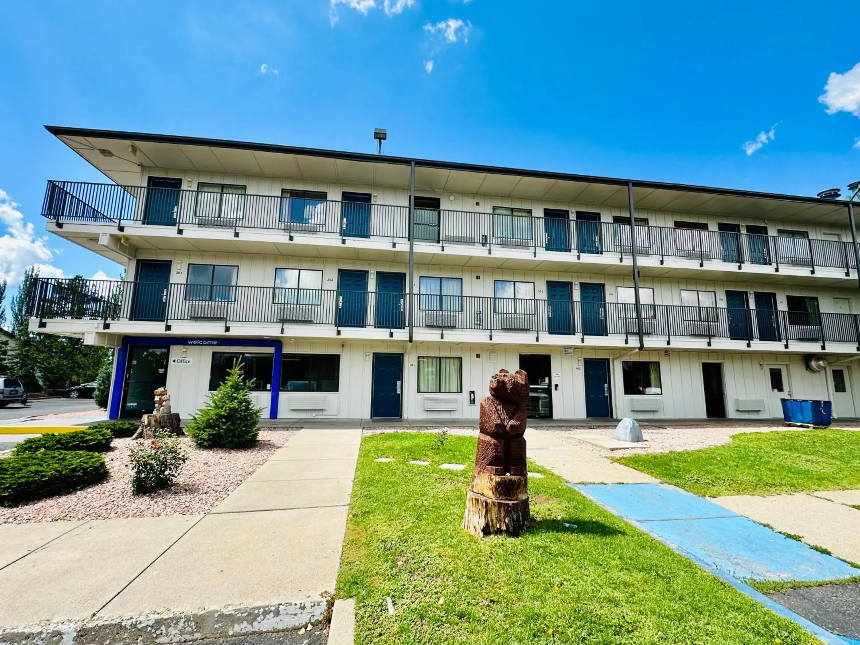 Property building in Motel 6-Flagstaff, AZ - West - Woodland Village Property building in Motel 6-Flagstaff, AZ - West - Woodland Village