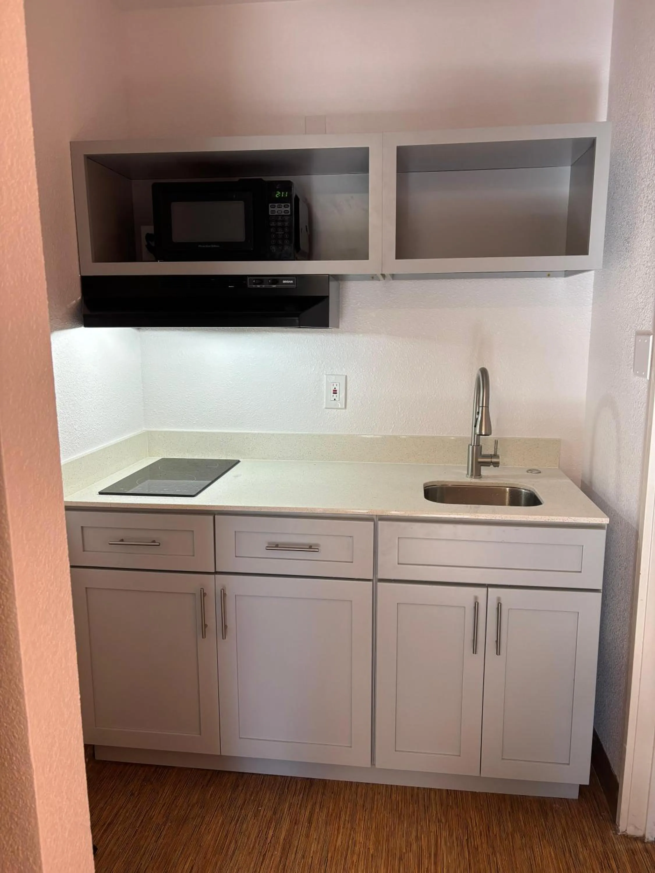 Kitchen or kitchenette in Motel 6-Flagstaff, AZ - West - Woodland Village