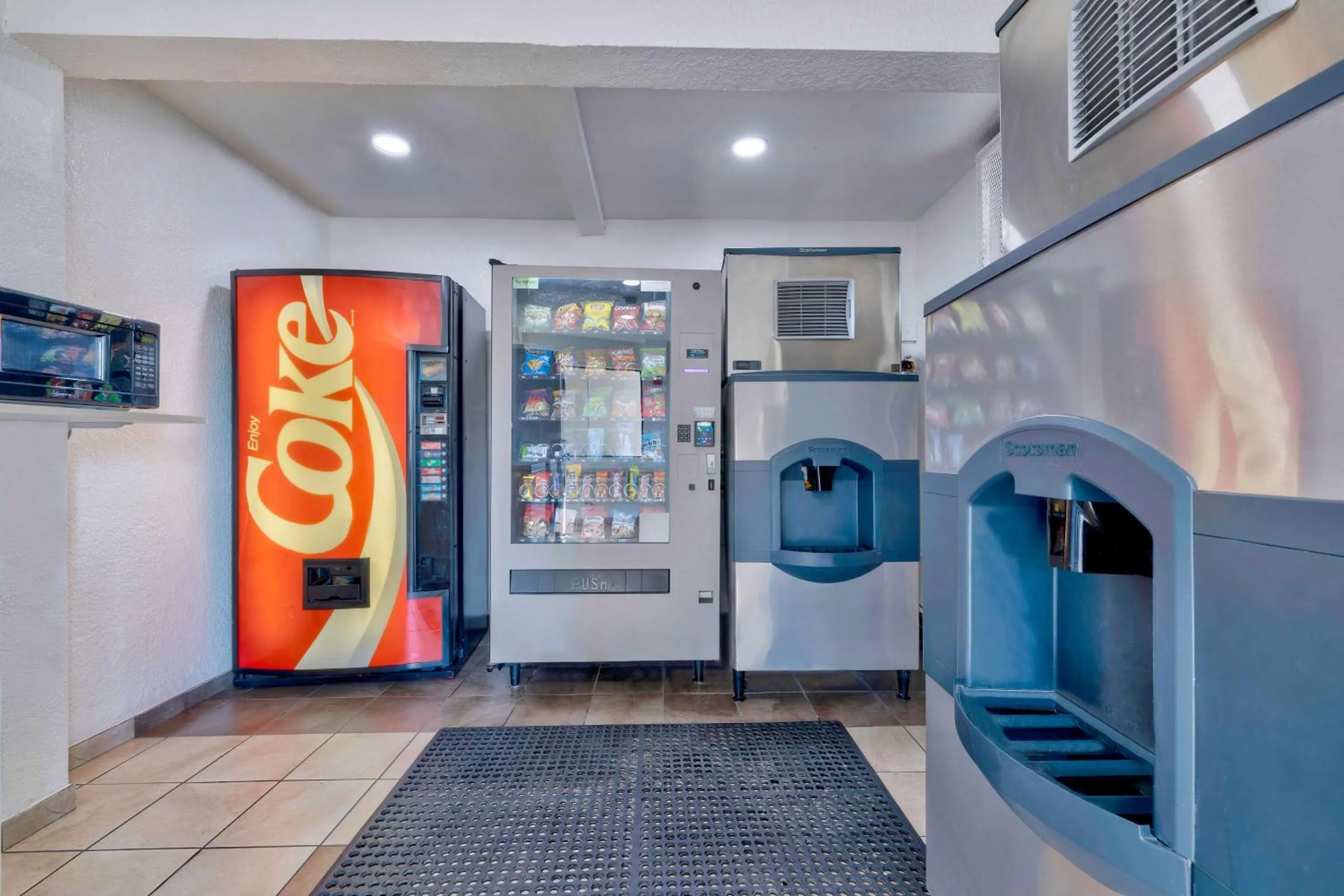 Property building in Motel 6-Anaheim, CA - Fullerton East