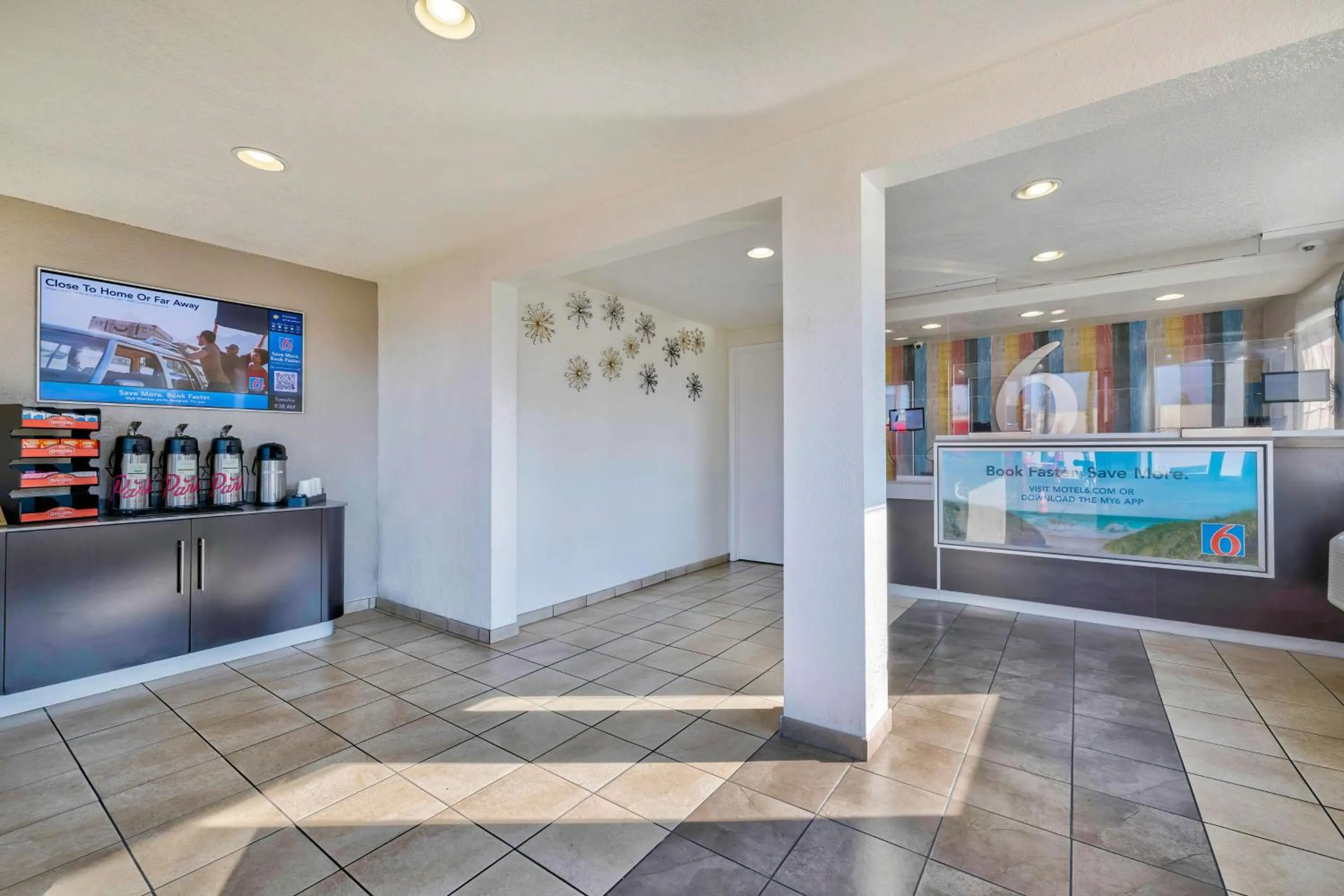 Lobby or reception in Motel 6-Anaheim, CA - Fullerton East
