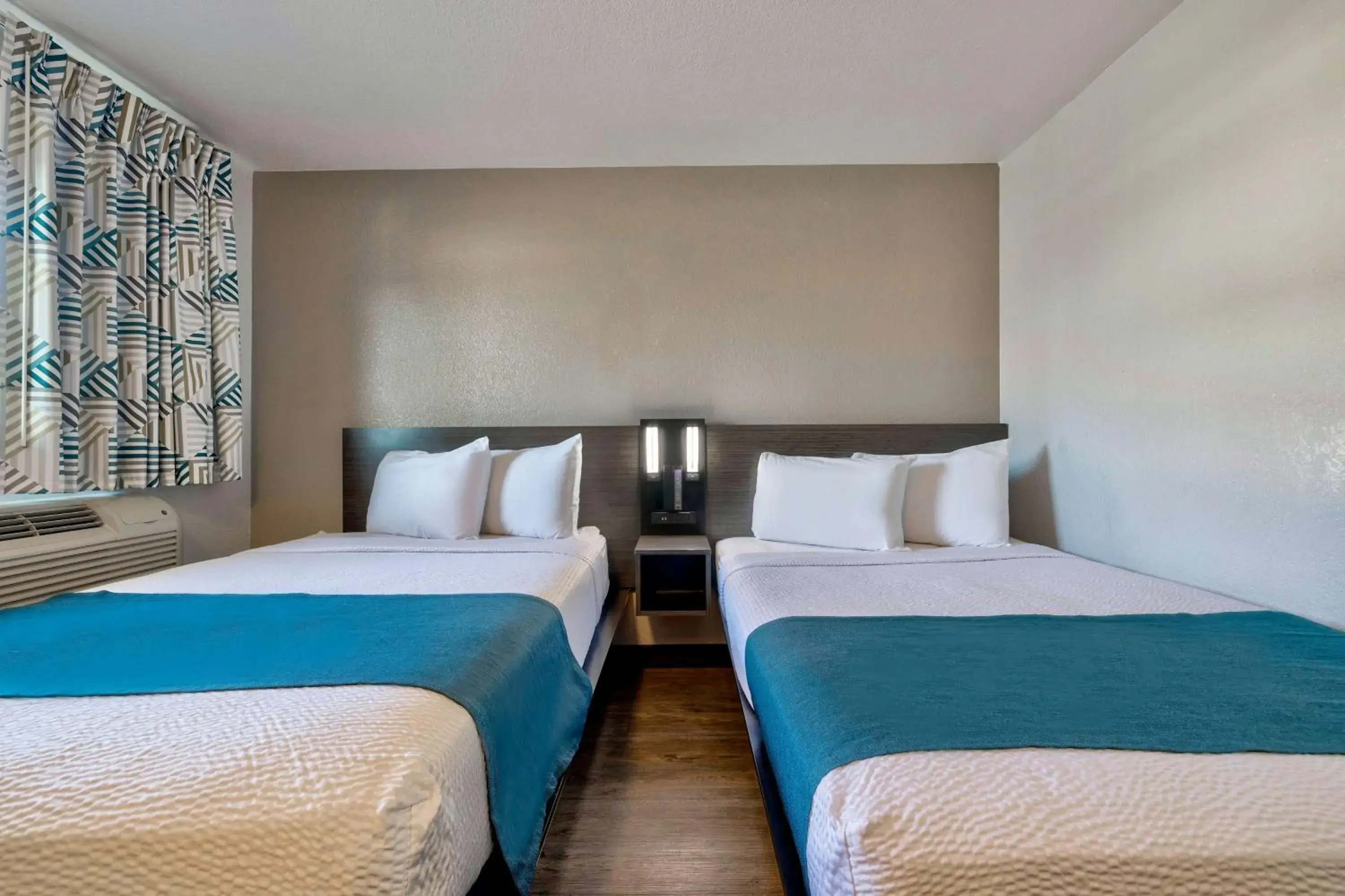 Bedroom, Bed in Motel 6-Anaheim, CA - Fullerton East Bedroom, Bed in Motel 6-Anaheim, CA - Fullerton East