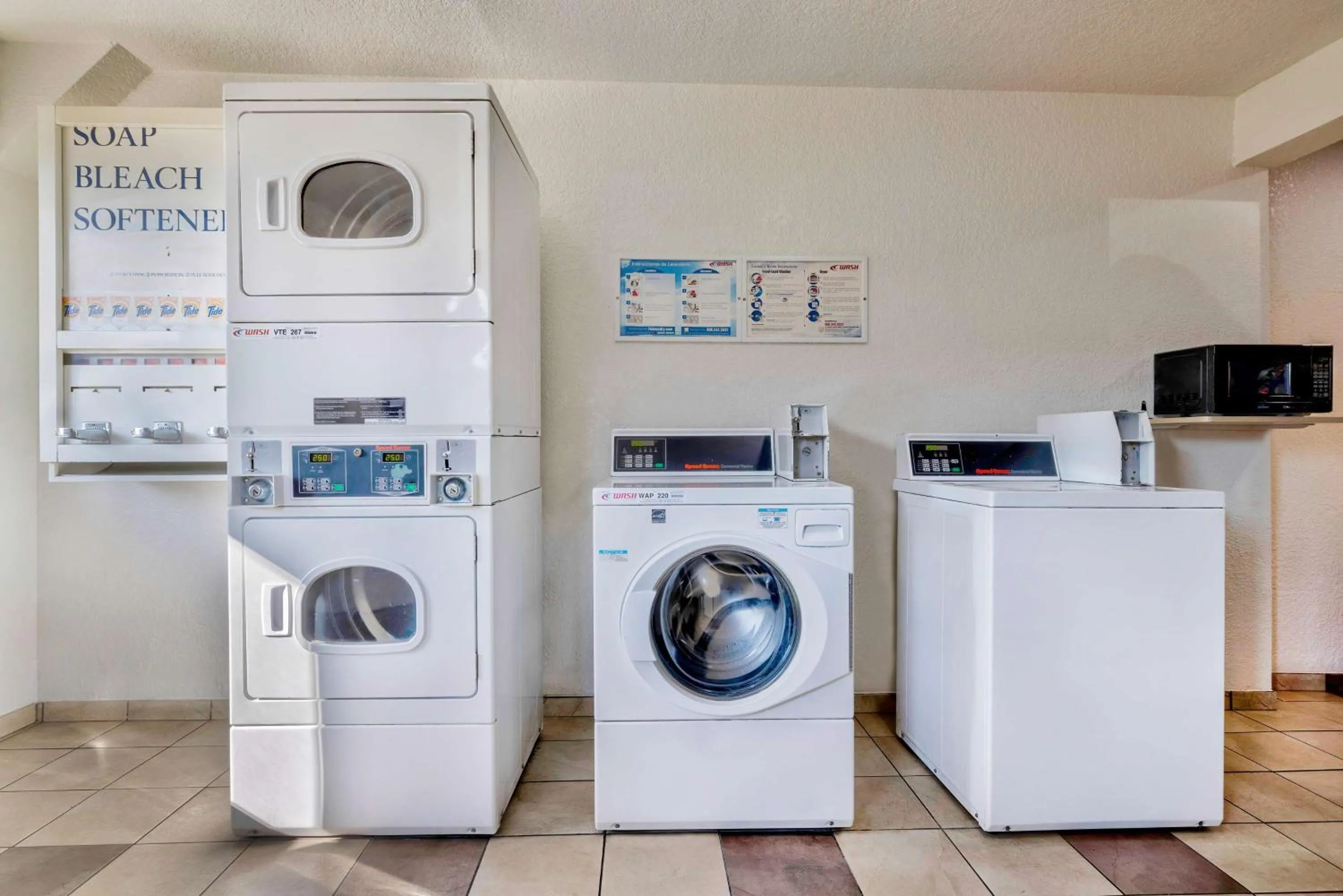 Property building in Motel 6-Anaheim, CA - Fullerton East