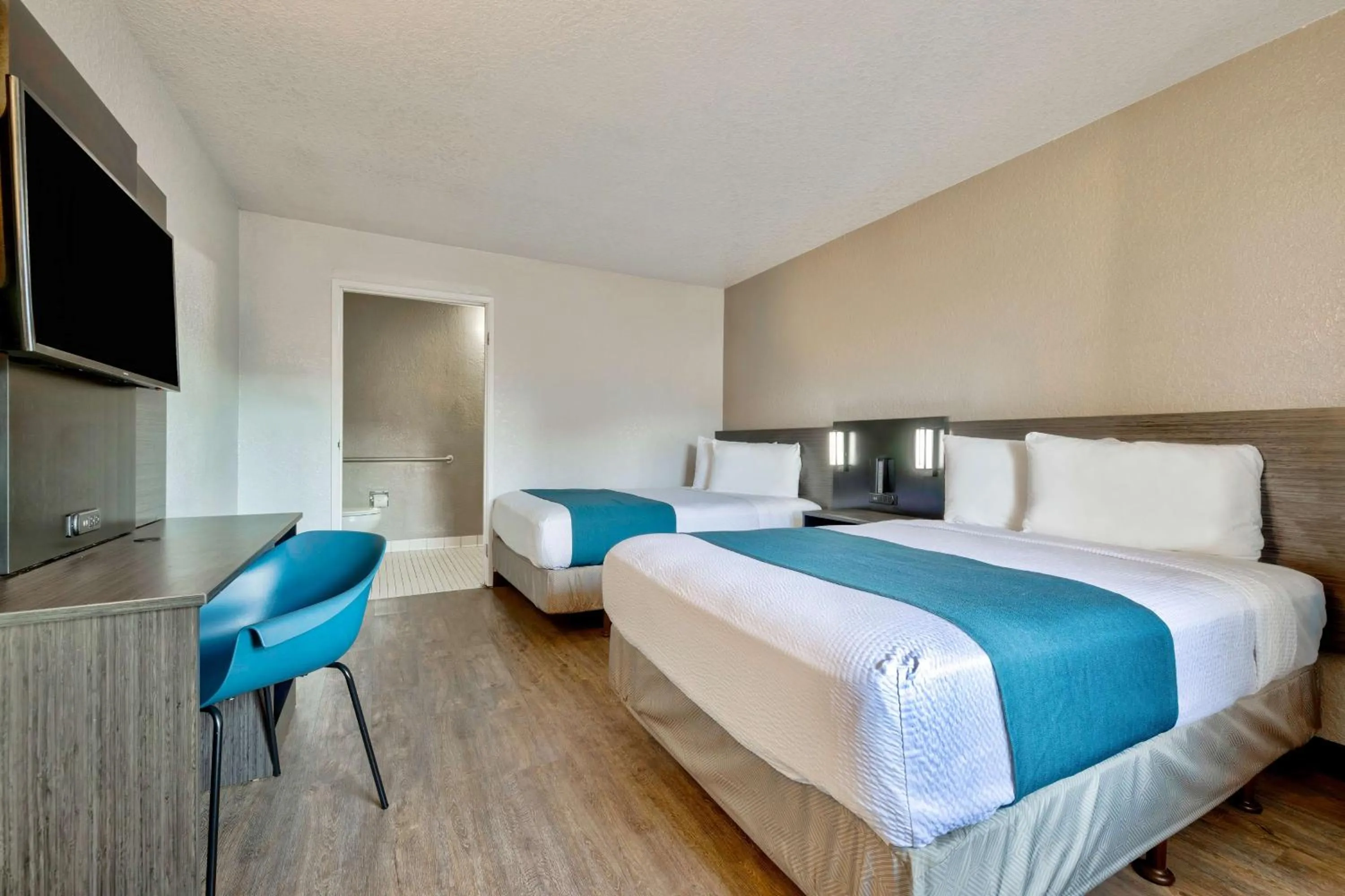 Bedroom, Bed in Motel 6-Anaheim, CA - Fullerton East