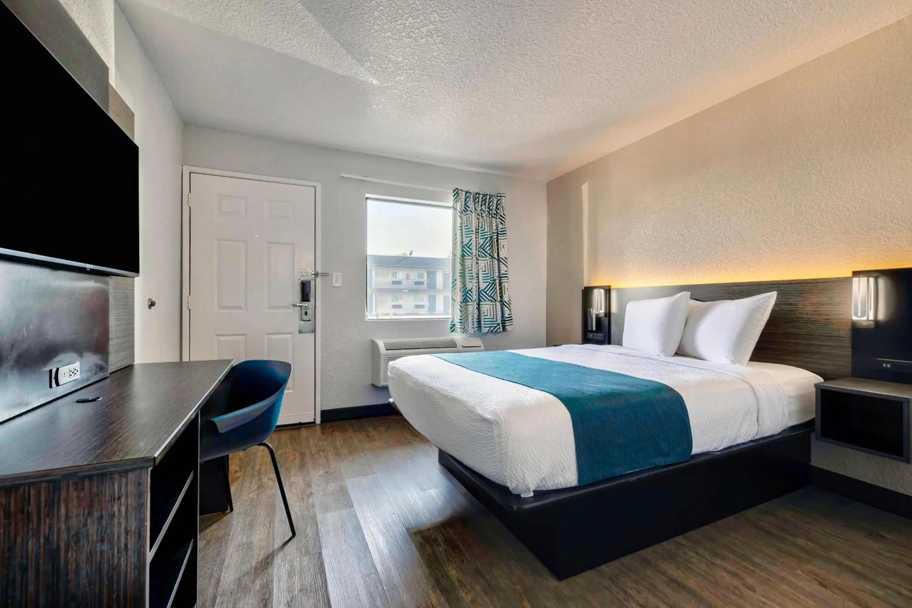 Bedroom, Bed in Motel 6-Anaheim, CA - Fullerton East