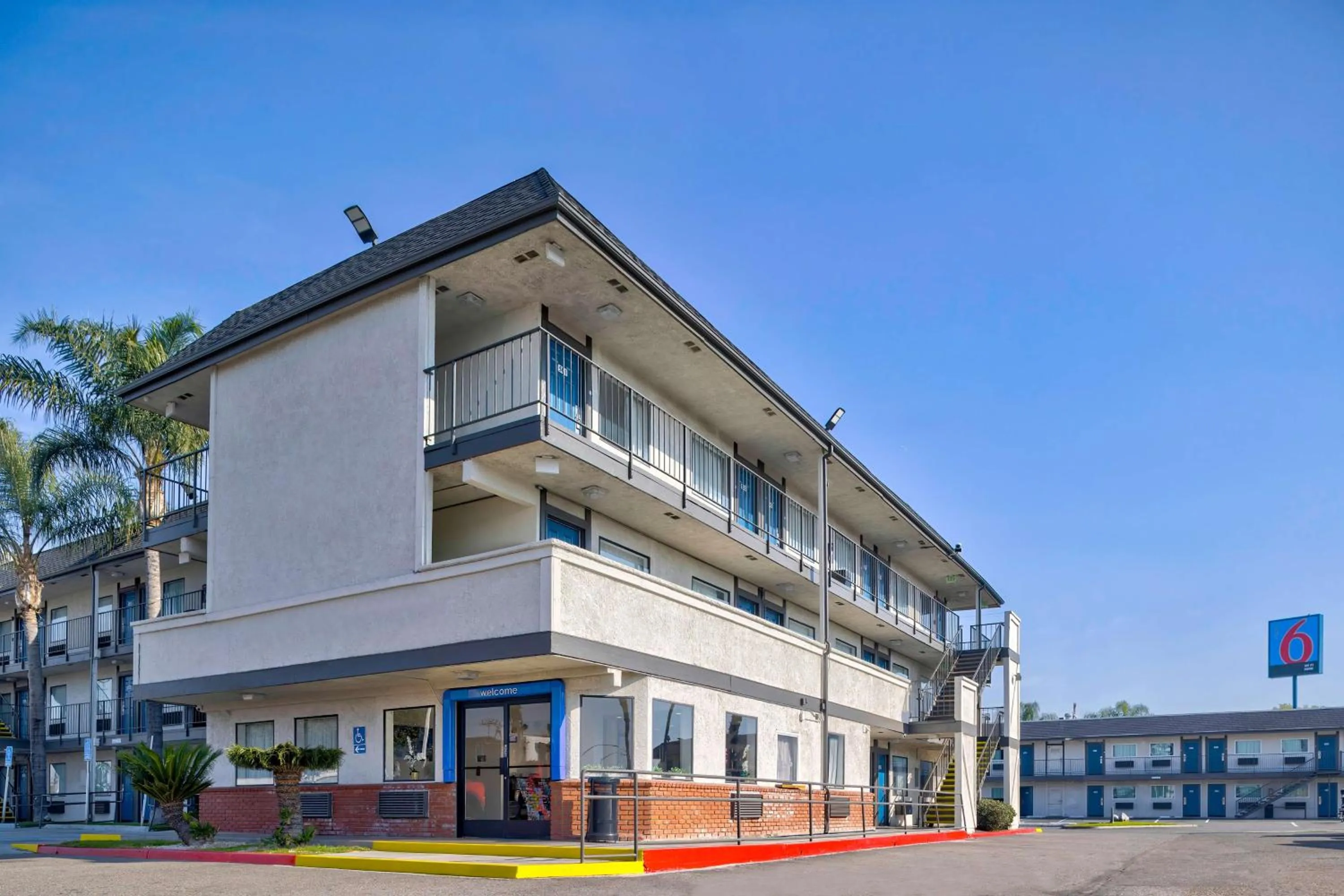 Property building in Motel 6-Anaheim, CA - Fullerton East