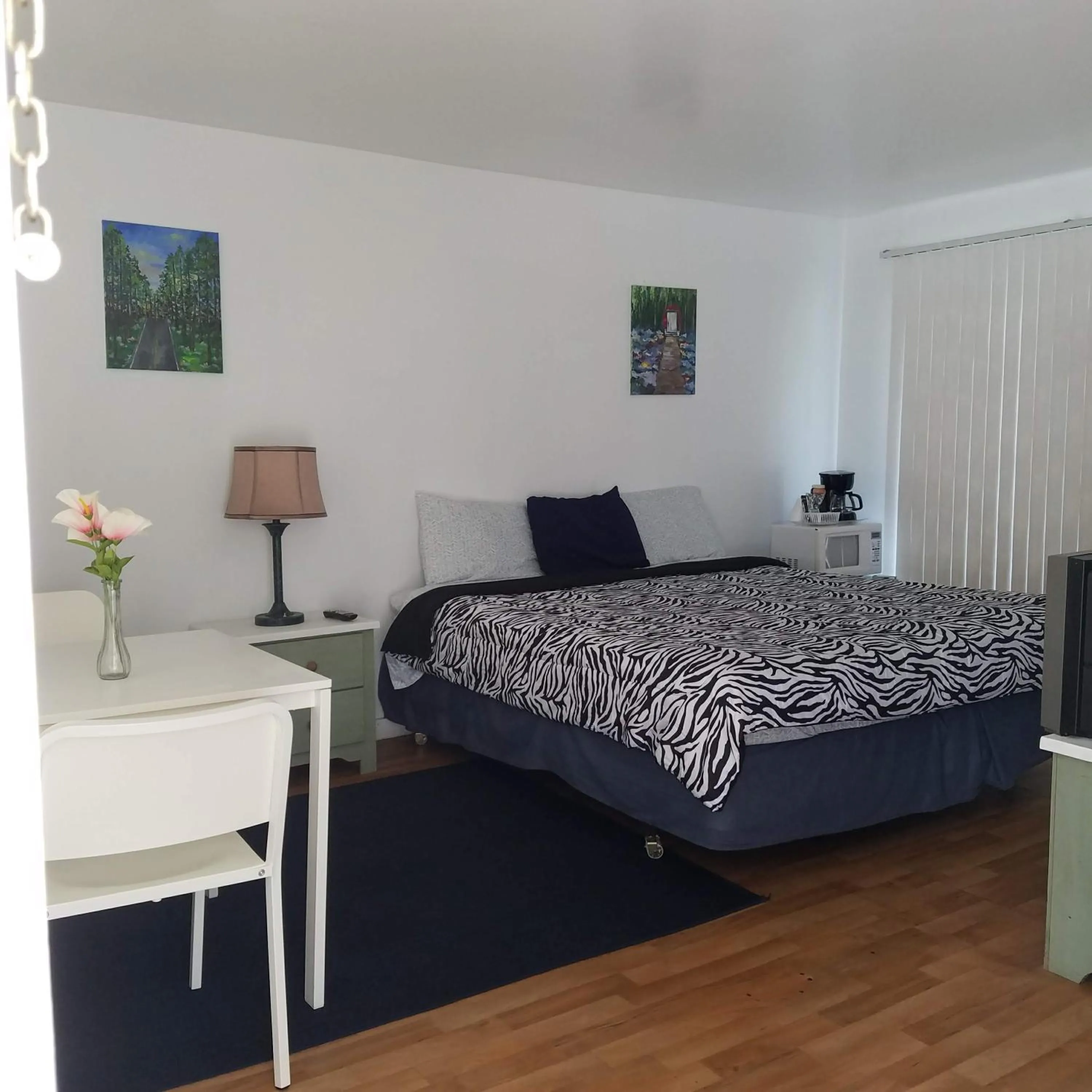 Bed in The becket Motel