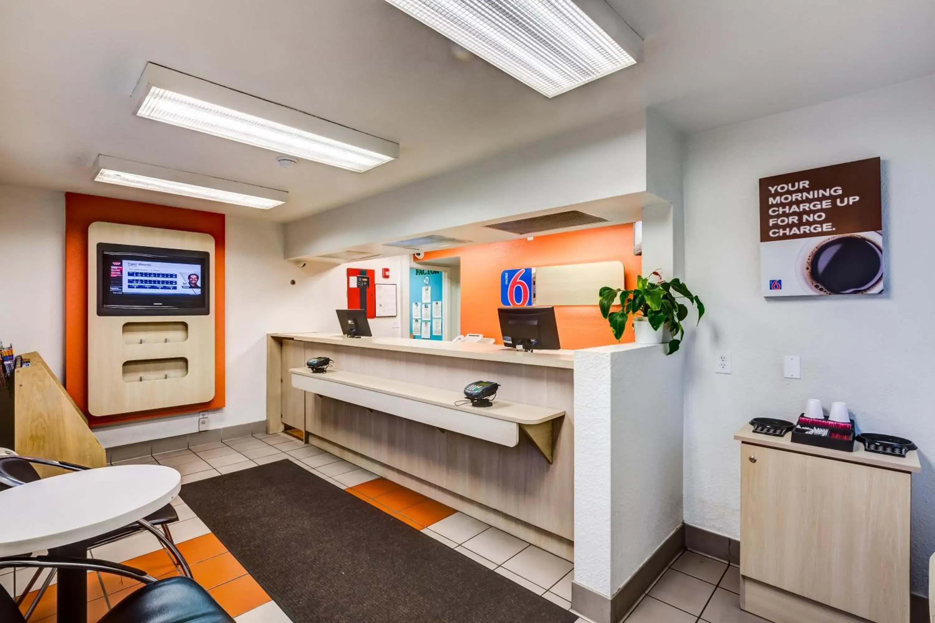 Lobby or reception, Kitchen/Kitchenette in Motel 6-Wheat Ridge, CO - West - Denver North