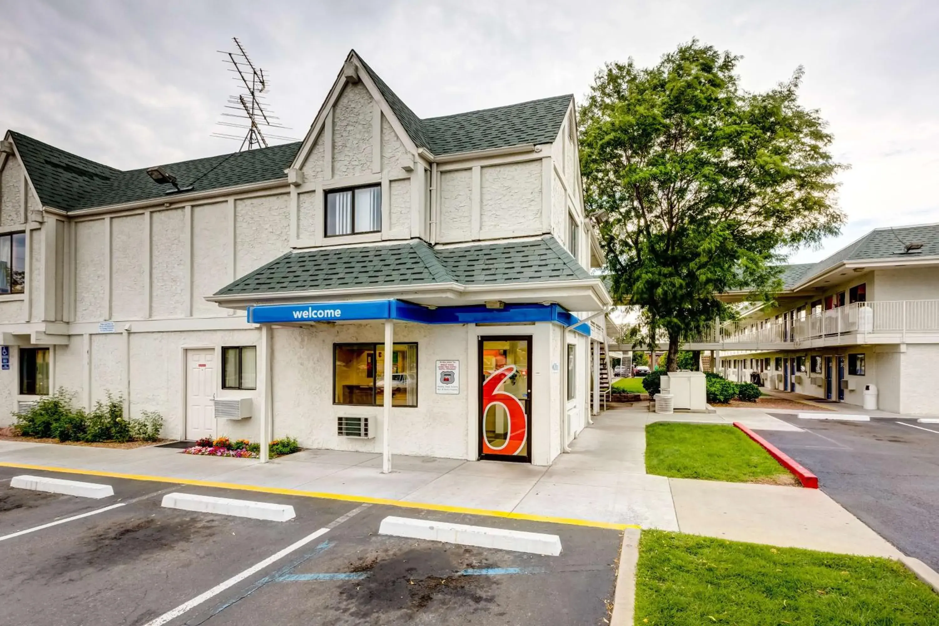 Property Building in Motel 6-Wheat Ridge, CO - West - Denver North