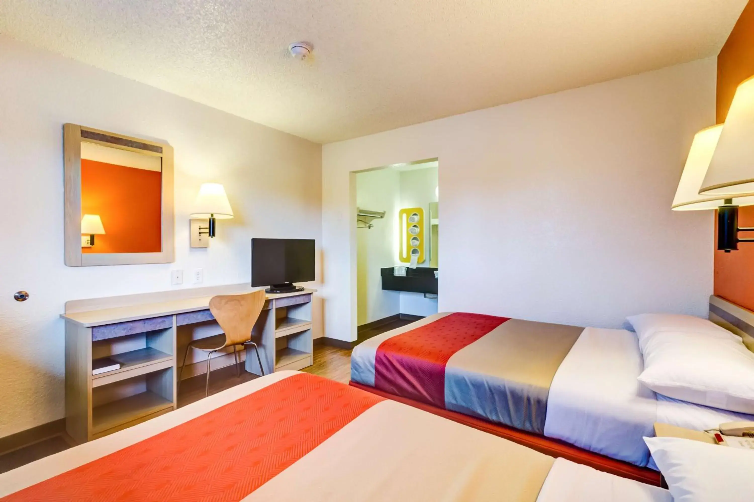 TV and multimedia, Bed in Motel 6-Wheat Ridge, CO - West - Denver North