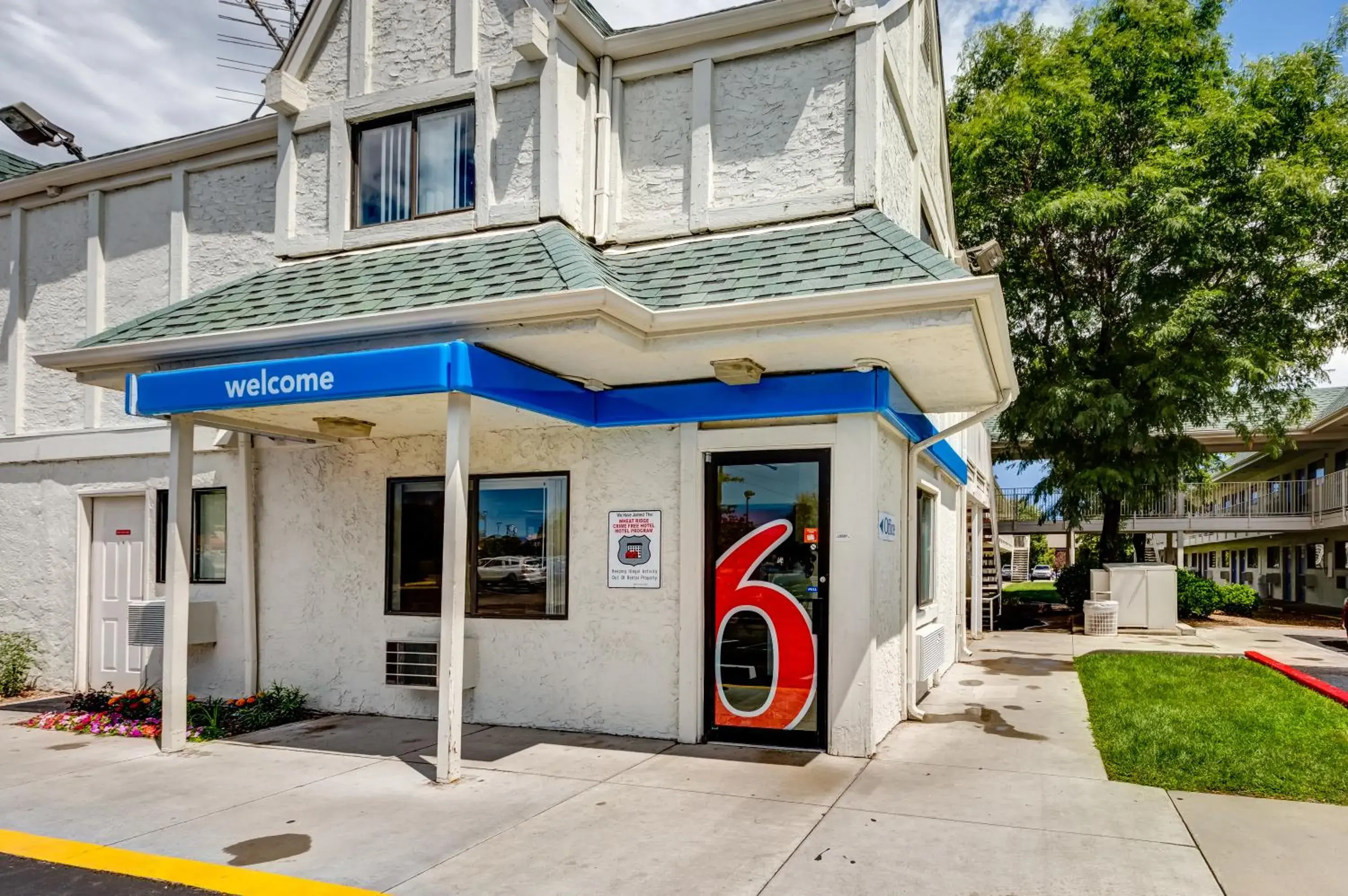 Facade/entrance, Property Building in Motel 6-Wheat Ridge, CO - West - Denver North