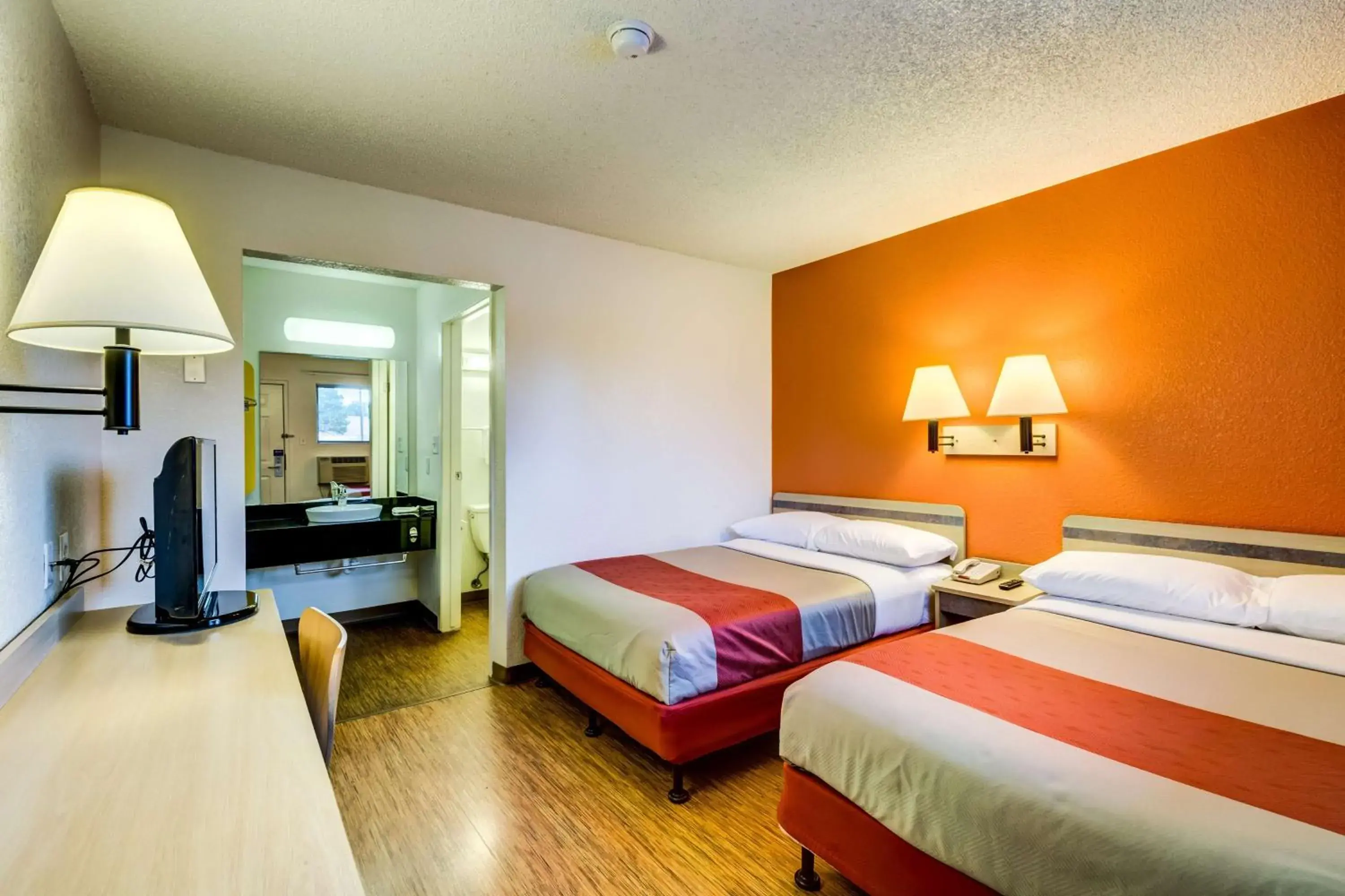 TV and multimedia, Bed in Motel 6-Wheat Ridge, CO - West - Denver North